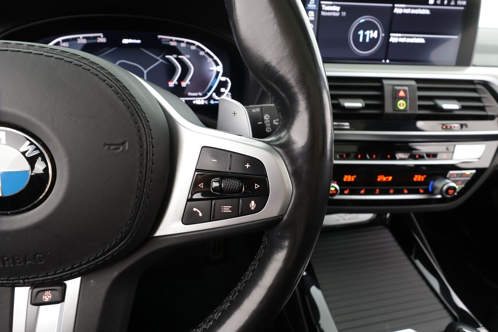 BMW X3 2020 G01 xDrive 30e A Charged Edition M Sport * ACC / HUD / H&K / Panorama / Comfort Access / Adapt.LED / Koukku / Navi / 360° * - Akku kuntotarkastettu SoH 94,9% / Ilmastoidut nahat / Muistipenkki / Kahdet renkaat aluvanteilla / Merkkihuollettu / Hyvät varusteet! - Osta nyt, maksa vasta ensi vuonna