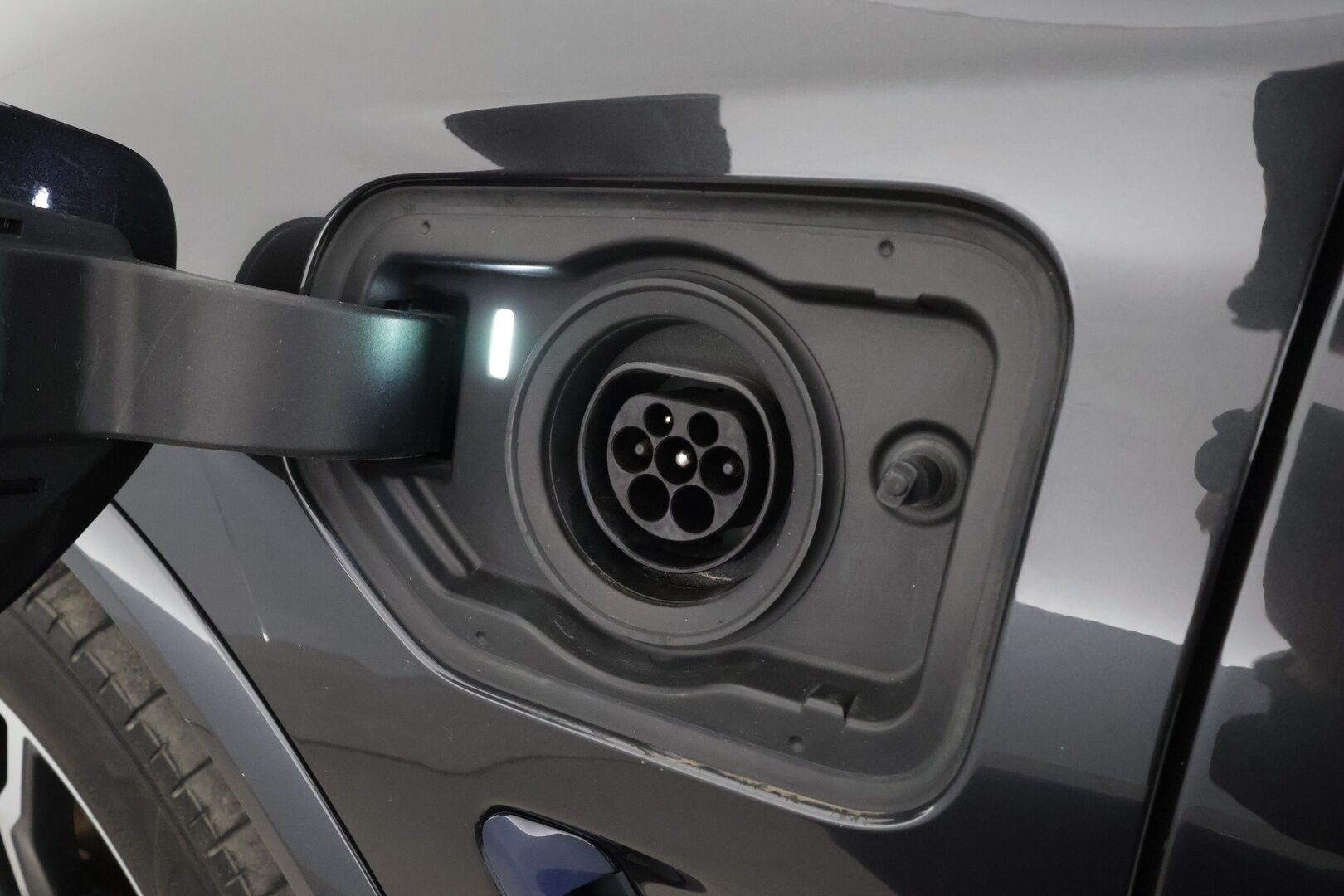 BMW X3 2020 G01 xDrive 30e A Charged Edition M Sport * ACC / HUD / H&K / Panorama / Comfort Access / Adapt.LED / Koukku / Navi / 360° * - Akku kuntotarkastettu SoH 94,9% / Ilmastoidut nahat / Muistipenkki / Kahdet renkaat aluvanteilla / Merkkihuollettu / Hyvät varusteet! - Osta nyt, maksa vasta ensi vuonna