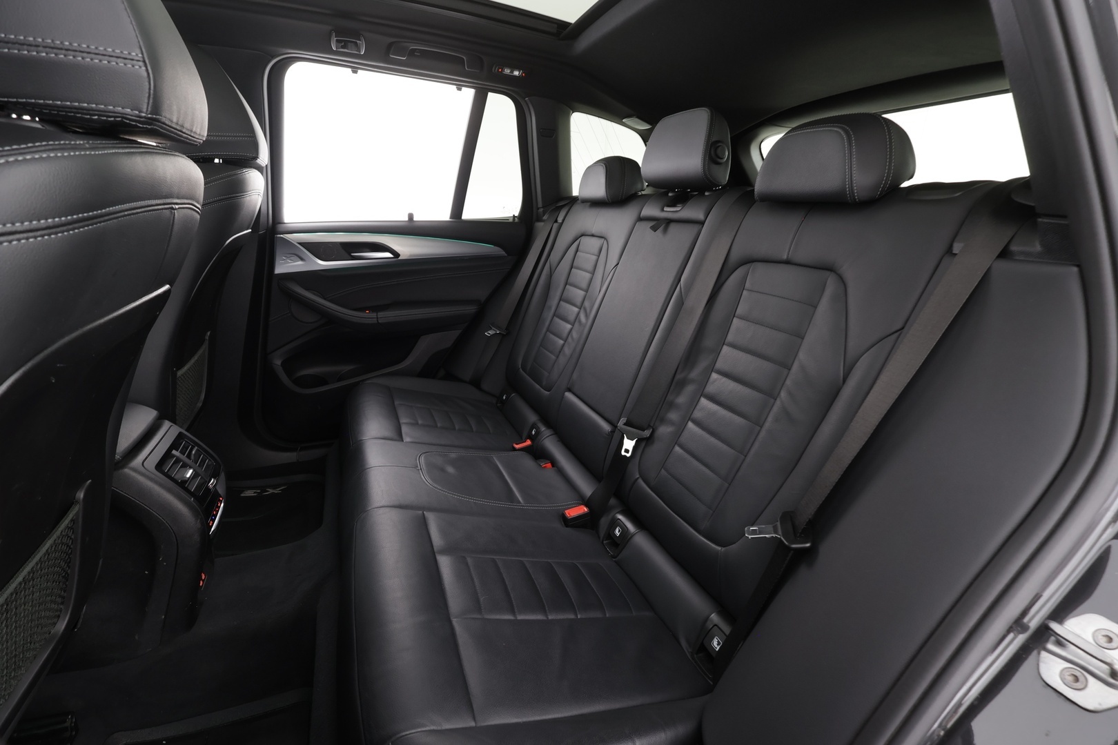 BMW X3 2020 G01 xDrive 30e A Charged Edition M Sport * ACC / HUD / H&K / Panorama / Comfort Access / Adapt.LED / Koukku / Navi / 360° * - Akku kuntotarkastettu SoH 94,9% / Ilmastoidut nahat / Muistipenkki / Kahdet renkaat aluvanteilla / Merkkihuollettu / Hyvät varusteet! - Osta nyt, maksa vasta ensi vuonna