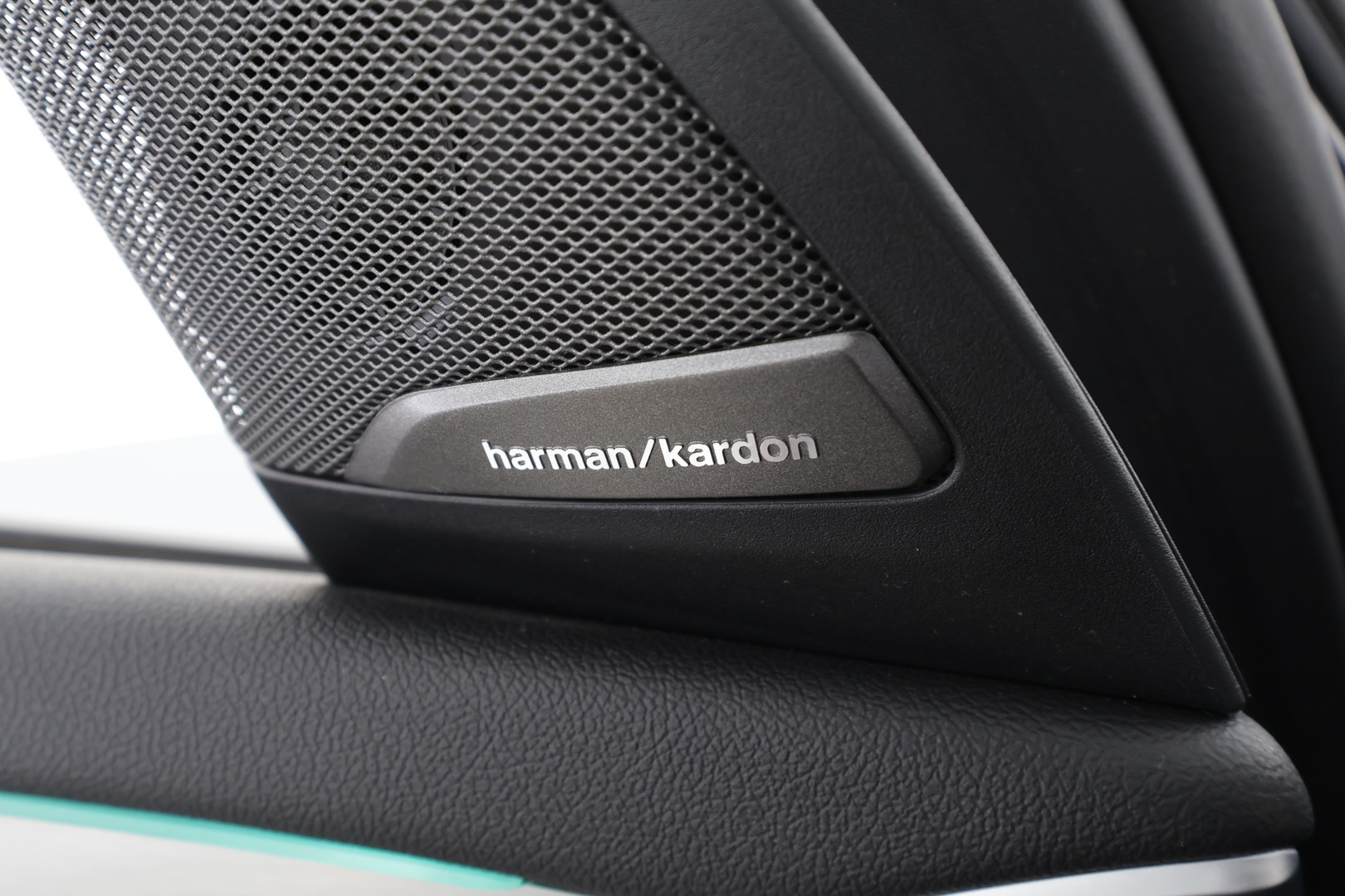 BMW X3 2020 G01 xDrive 30e A Charged Edition M Sport * ACC / HUD / H&K / Panorama / Comfort Access / Adapt.LED / Koukku / Navi / 360° * - Akku kuntotarkastettu SoH 94,9% / Ilmastoidut nahat / Muistipenkki / Kahdet renkaat aluvanteilla / Merkkihuollettu / Hyvät varusteet! - Osta nyt, maksa vasta ensi vuonna