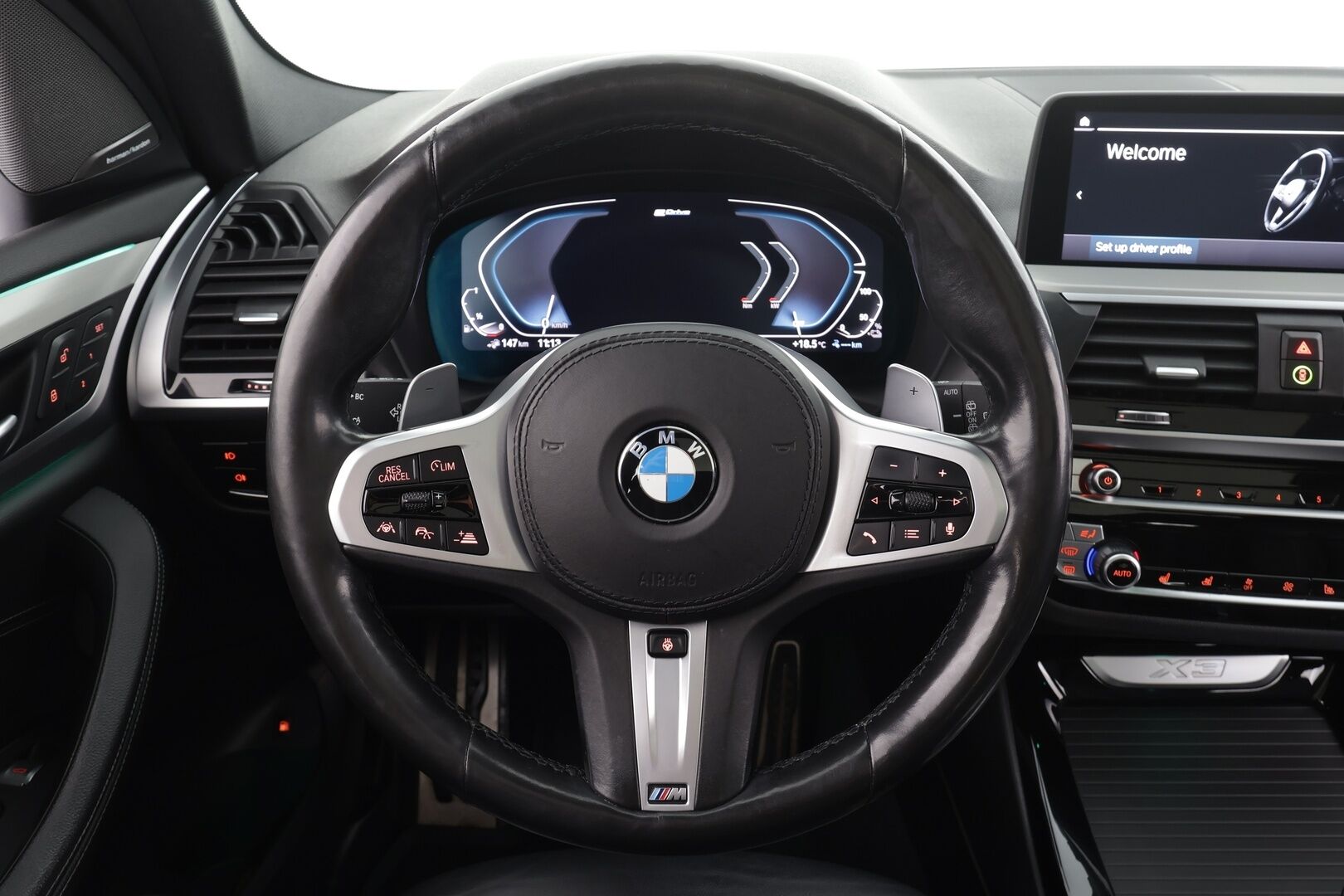 BMW X3 2020 G01 xDrive 30e A Charged Edition M Sport * ACC / HUD / H&K / Panorama / Comfort Access / Adapt.LED / Koukku / Navi / 360° * - Akku kuntotarkastettu SoH 94,9% / Ilmastoidut nahat / Muistipenkki / Kahdet renkaat aluvanteilla / Merkkihuollettu / Hyvät varusteet! - Osta nyt, maksa vasta ensi vuonna