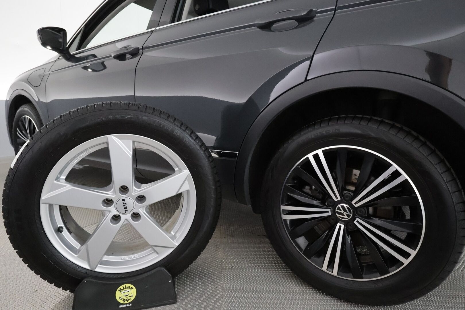 Volkswagen Tiguan 2021 Style eHybrid 180 kW DSG **Koukku / Adapt.Vakkari / Matrix-LED / P.kamera / Kaistavahti / Hierovat Sporttipenkit** - 1-om Suomi-auto / 2x Latauskaapelit / Kahdet Renkaat / Merkkihuollettu!