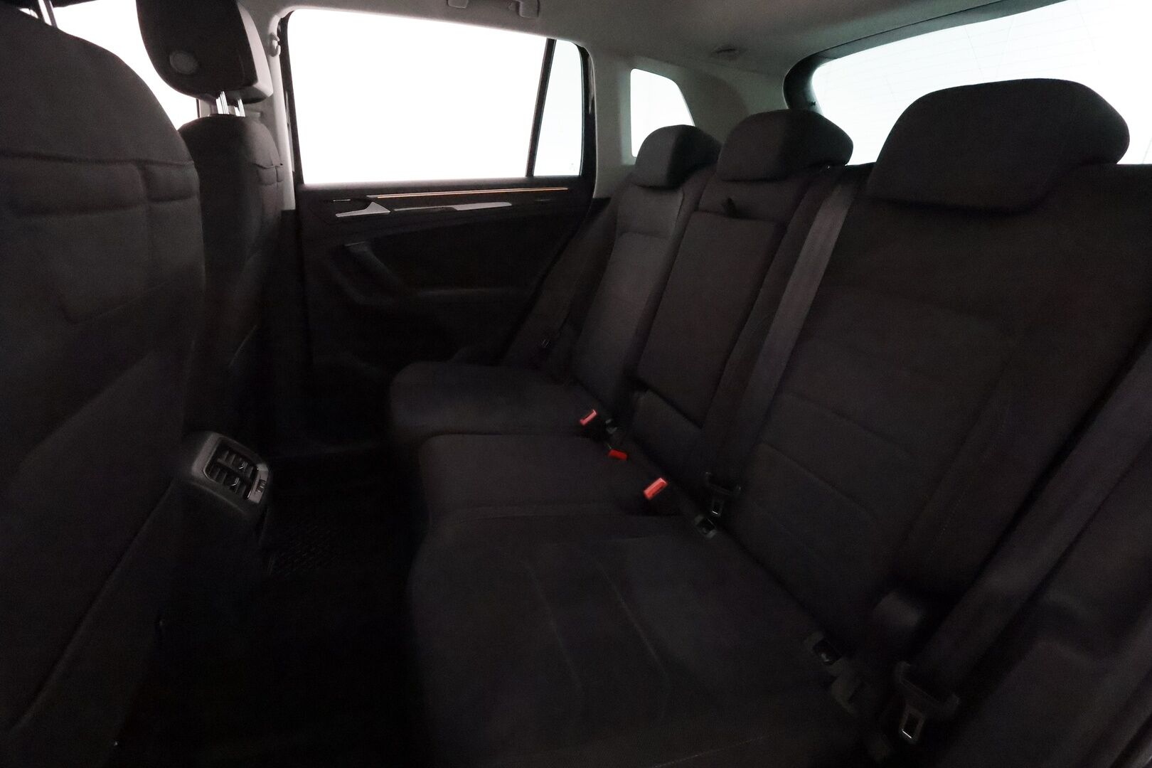 Volkswagen Tiguan 2021 Style eHybrid 180 kW DSG **Koukku / Adapt.Vakkari / Matrix-LED / P.kamera / Kaistavahti / Hierovat Sporttipenkit** - 1-om Suomi-auto / 2x Latauskaapelit / Kahdet Renkaat / Merkkihuollettu!