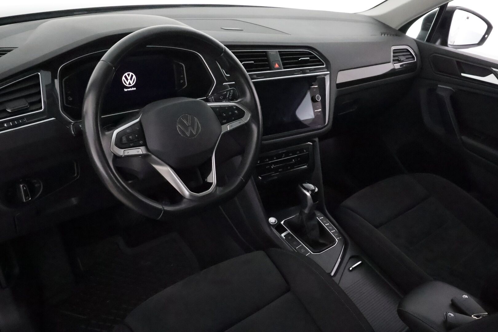 Volkswagen Tiguan 2021 Style eHybrid 180 kW DSG **Koukku / Adapt.Vakkari / Matrix-LED / P.kamera / Kaistavahti / Hierovat Sporttipenkit** - 1-om Suomi-auto / 2x Latauskaapelit / Kahdet Renkaat / Merkkihuollettu!
