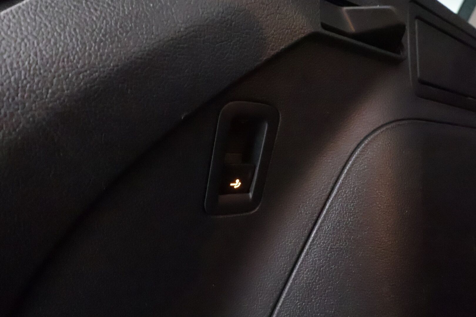 Volkswagen Tiguan 2021 Style eHybrid 180 kW DSG **Koukku / Adapt.Vakkari / Matrix-LED / P.kamera / Kaistavahti / Hierovat Sporttipenkit** - 1-om Suomi-auto / 2x Latauskaapelit / Kahdet Renkaat / Merkkihuollettu!