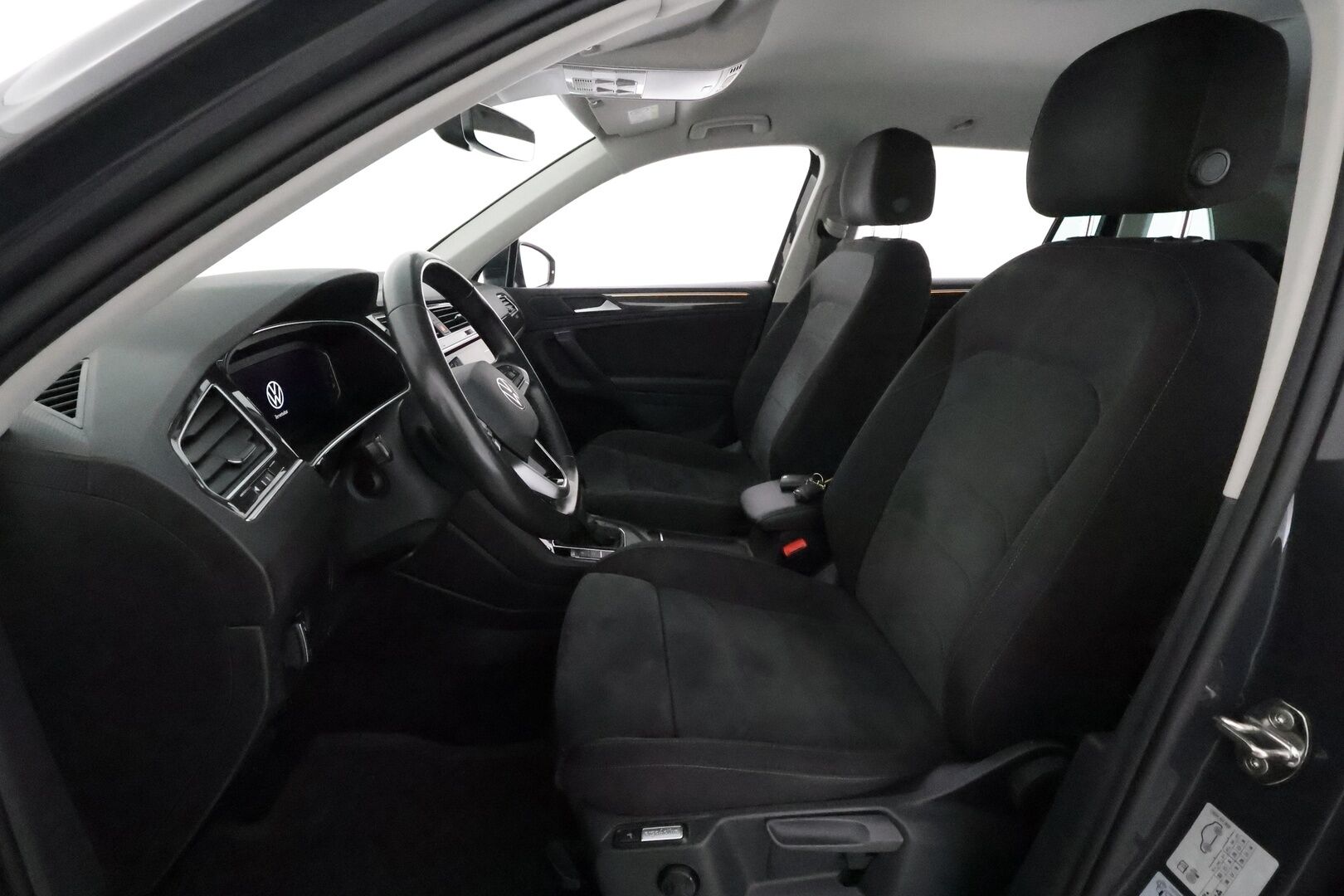Volkswagen Tiguan 2021 Style eHybrid 180 kW DSG **Koukku / Adapt.Vakkari / Matrix-LED / P.kamera / Kaistavahti / Hierovat Sporttipenkit** - 1-om Suomi-auto / 2x Latauskaapelit / Kahdet Renkaat / Merkkihuollettu!