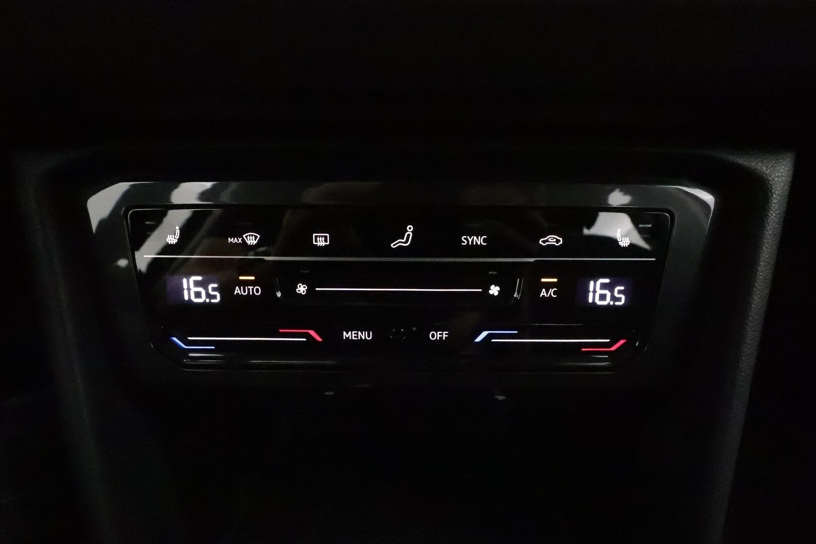 Volkswagen Tiguan 2021 Style eHybrid 180 kW DSG **Koukku / Adapt.Vakkari / Matrix-LED / P.kamera / Kaistavahti / Hierovat Sporttipenkit** - 1-om Suomi-auto / 2x Latauskaapelit / Kahdet Renkaat / Merkkihuollettu!