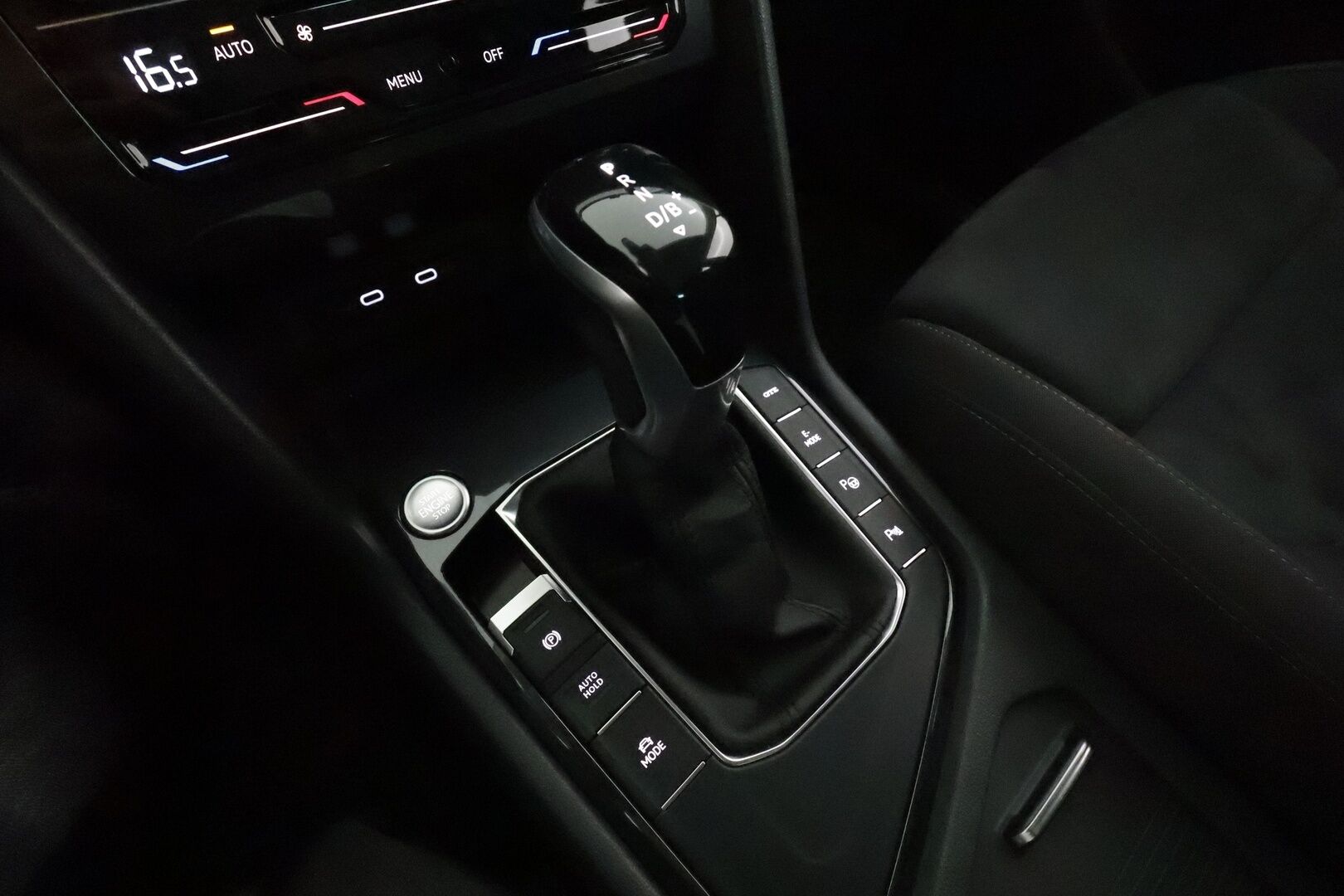 Volkswagen Tiguan 2021 Style eHybrid 180 kW DSG **Koukku / Adapt.Vakkari / Matrix-LED / P.kamera / Kaistavahti / Hierovat Sporttipenkit** - 1-om Suomi-auto / 2x Latauskaapelit / Kahdet Renkaat / Merkkihuollettu!