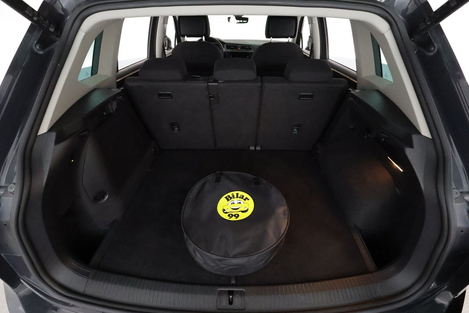 Volkswagen Tiguan 2021 Style eHybrid 180 kW DSG **Koukku / Adapt.Vakkari / Matrix-LED / P.kamera / Kaistavahti / Hierovat Sporttipenkit** - 1-om Suomi-auto / 2x Latauskaapelit / Kahdet Renkaat / Merkkihuollettu!