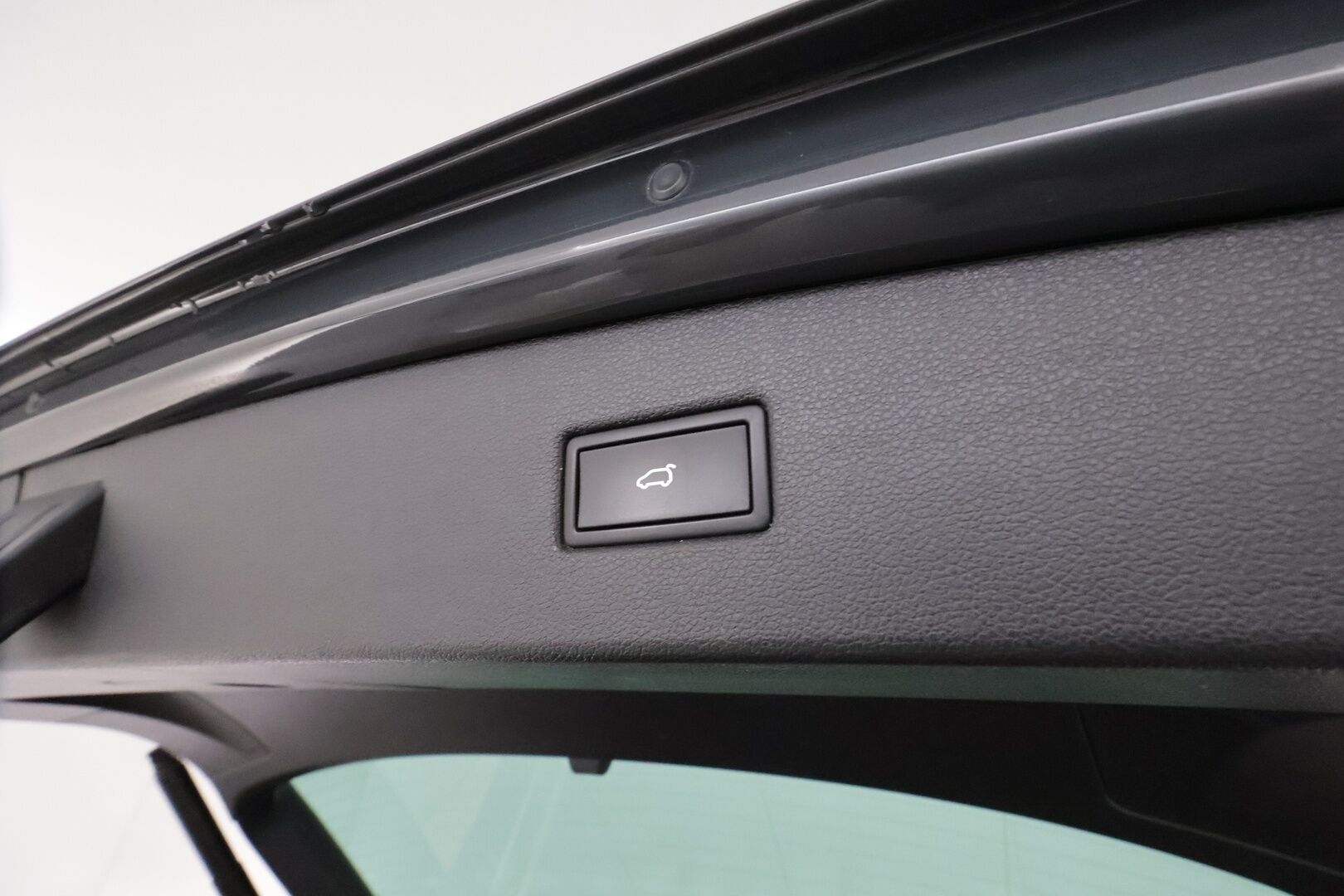 Volkswagen Tiguan 2021 Style eHybrid 180 kW DSG **Koukku / Adapt.Vakkari / Matrix-LED / P.kamera / Kaistavahti / Hierovat Sporttipenkit** - 1-om Suomi-auto / 2x Latauskaapelit / Kahdet Renkaat / Merkkihuollettu!