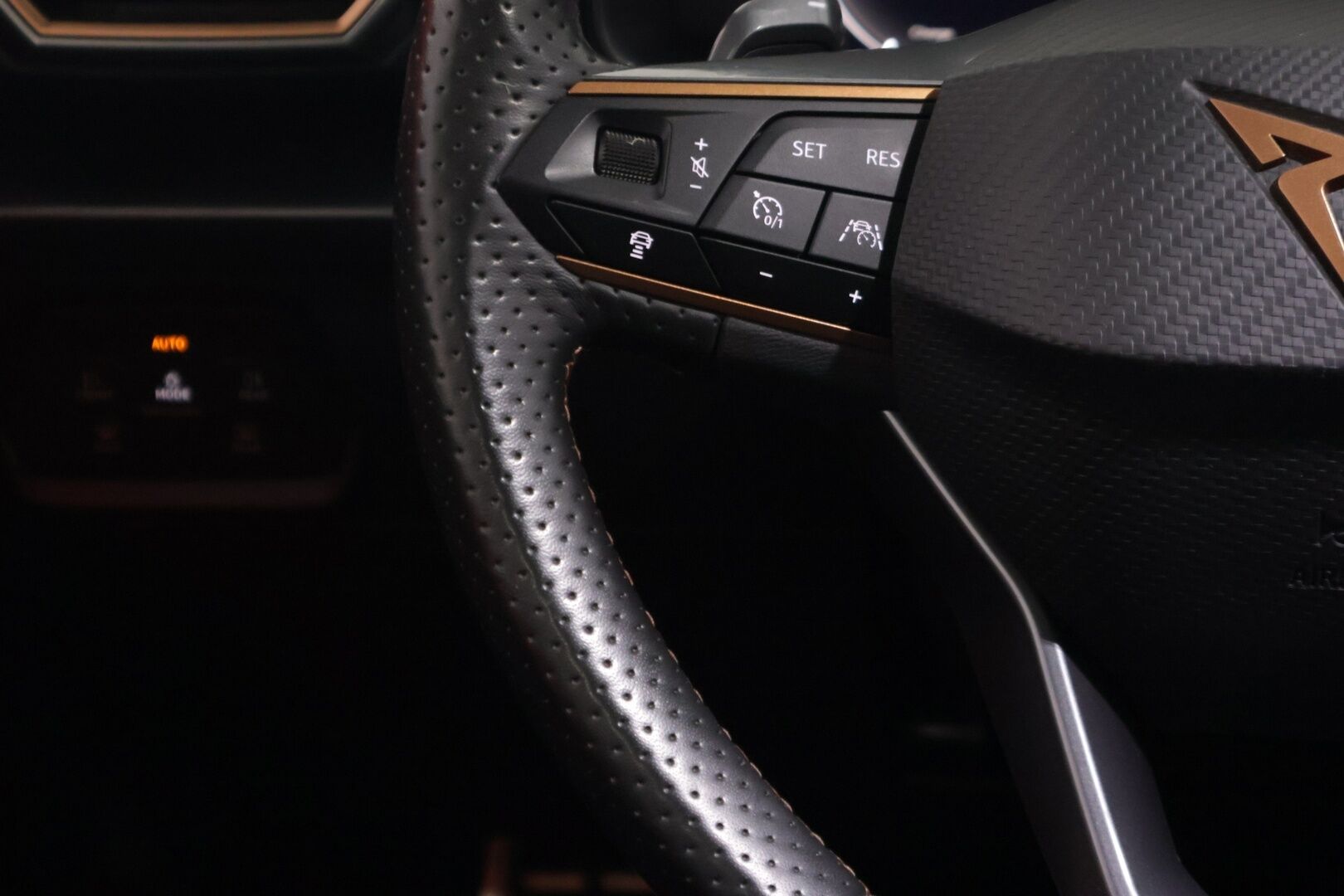 Cupra Formentor 2022 VZ 1.4 PHEV 180 kW e-HYBRID DSG - Suomi-auto | Adapt.vakkari | DCC-alusta | Merkkihuollettu | Bucket seats | Panorama | Vetokoukku | P.kamera | Muistipenkki 