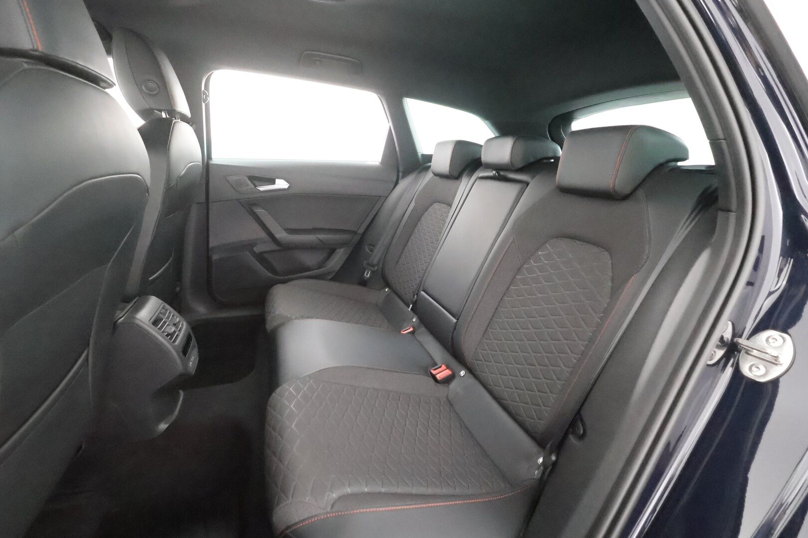 Seat Leon Sportstourer 2022 1,4 PHEV 204 eHybrid Xcellence DSG - | ACC | P.kamera | Ambient | Digimittaristo | Puolinahat | Lane assist | Side assist | LED | Sähk. takaluukku | Navi | Apple & Android | 
