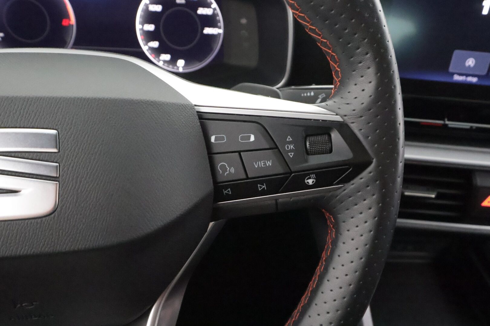 Seat Leon Sportstourer 2022 1,4 PHEV 204 eHybrid Xcellence DSG - | ACC | P.kamera | Ambient | Digimittaristo | Puolinahat | Lane assist | Side assist | LED | Sähk. takaluukku | Navi | Apple & Android | 