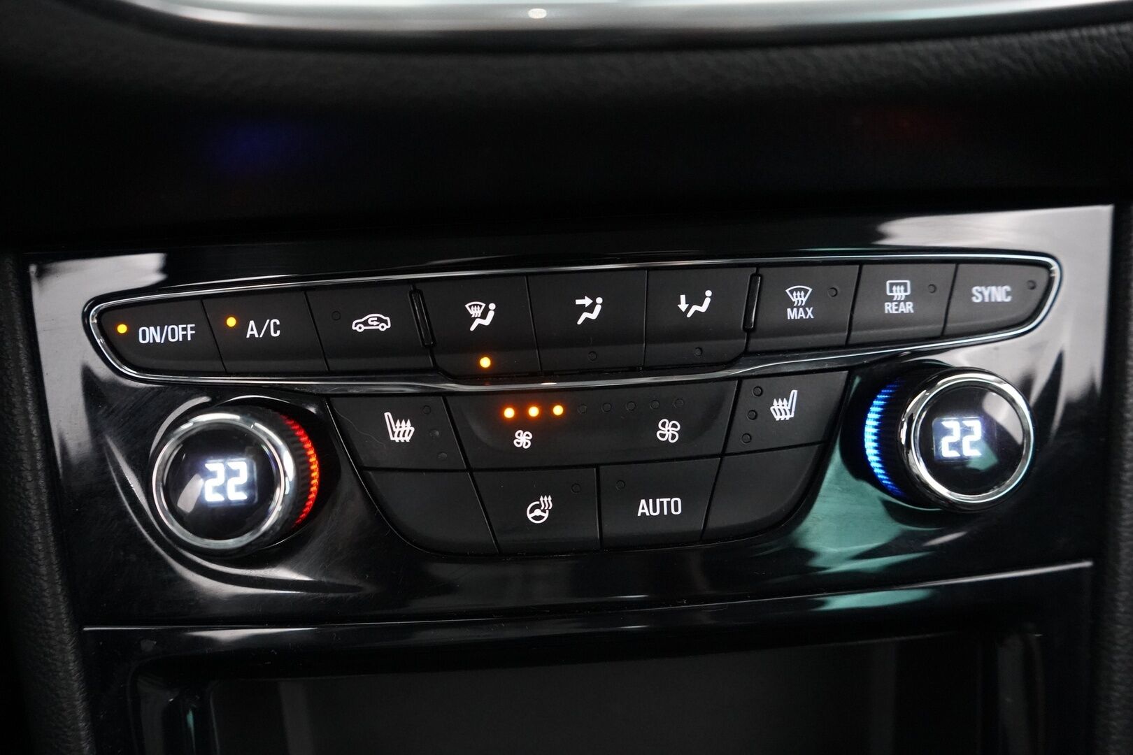 Opel Astra 2021 Ultimate Innovation 130 Turbo *Webasto / Vakkari / P-kamera / Kaistavahti / Navi / LED-valot / Apple&Android  / Ratinlämmitin * - 2-om. Suomi-auto / Kahdet renkaat alumiinivanteilla