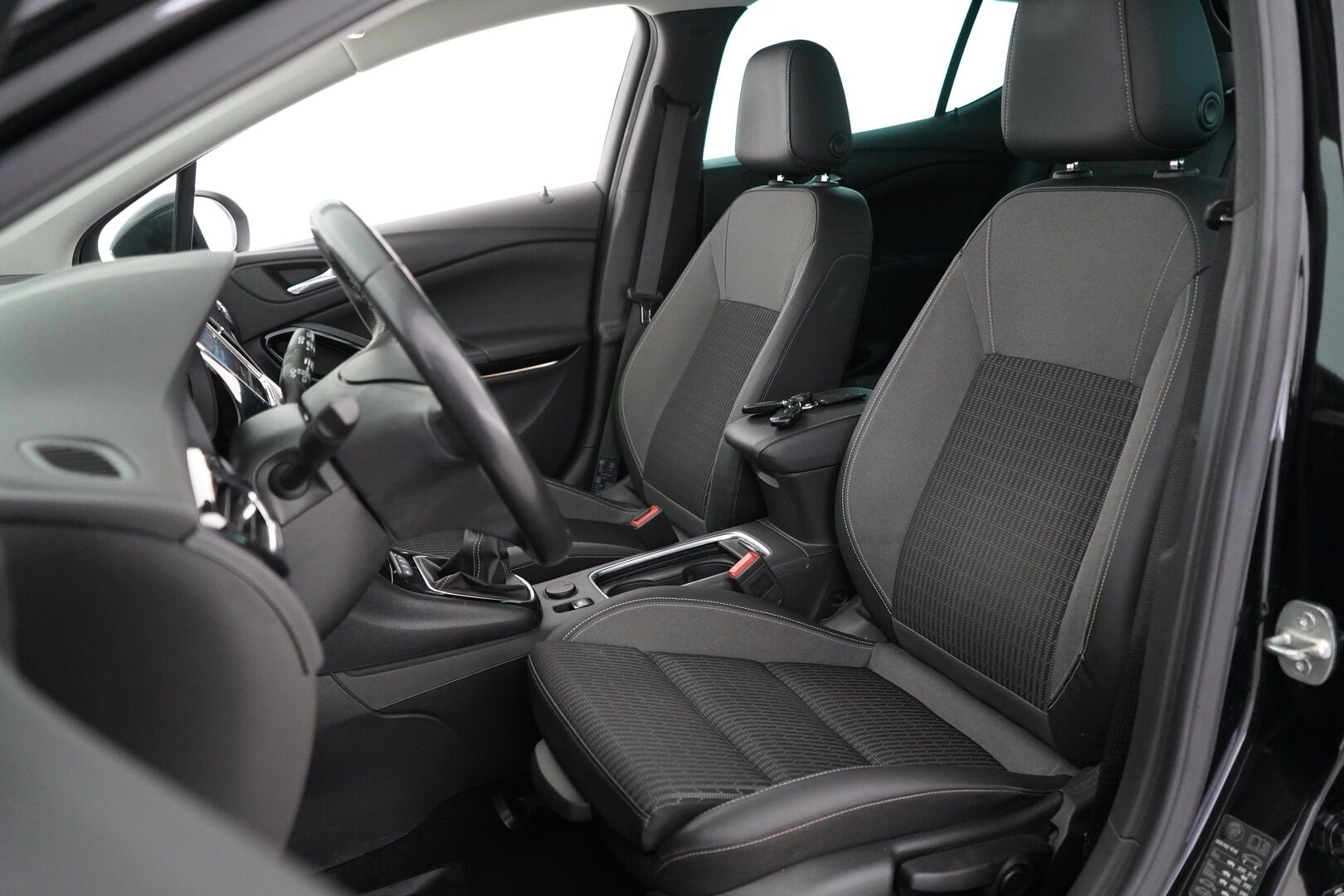 Opel Astra 2021 Ultimate Innovation 130 Turbo *Webasto / Vakkari / P-kamera / Kaistavahti / Navi / LED-valot / Apple&Android  / Ratinlämmitin * - 2-om. Suomi-auto / Kahdet renkaat alumiinivanteilla