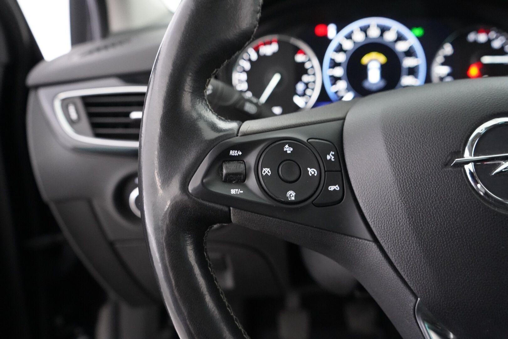 Opel Astra 2021 Ultimate Innovation 130 Turbo *Webasto / Vakkari / P-kamera / Kaistavahti / Navi / LED-valot / Apple&Android  / Ratinlämmitin * - 2-om. Suomi-auto / Kahdet renkaat alumiinivanteilla