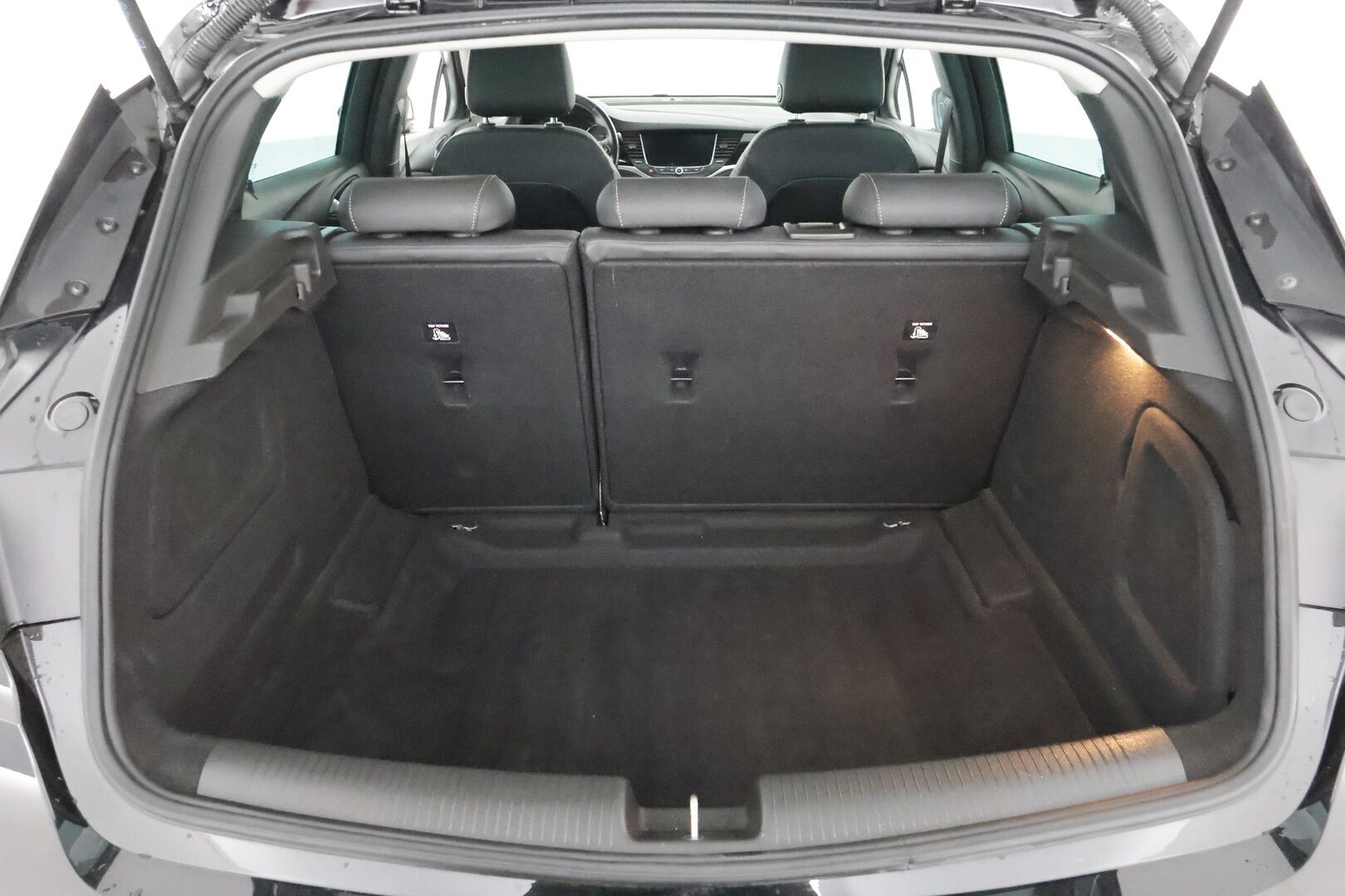 Opel Astra 2021 Ultimate Innovation 130 Turbo *Webasto / Vakkari / P-kamera / Kaistavahti / Navi / LED-valot / Apple&Android  / Ratinlämmitin * - 2-om. Suomi-auto / Kahdet renkaat alumiinivanteilla - HULLUT AVAJAISHULINAT KORKOTARJOUS 3,29 %