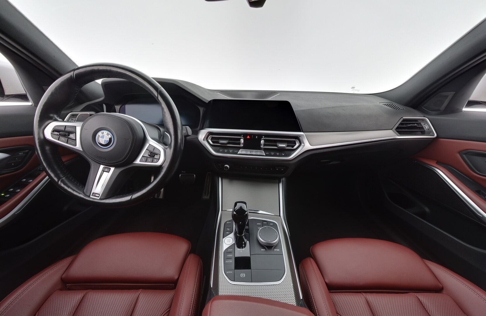 BMW 320 2022 G21 Touring 320e xDrive A Charged Edition M Sport - Edullisesti M-Sport! / 1.Om Suomi-auto / Adapt.Vakkari / Muistipenkki / Vetokoukku / Punaiset Sporttinahat / Comfort Access