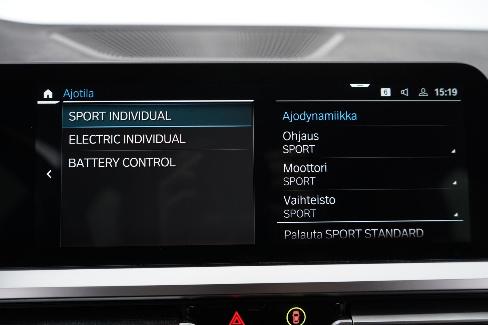 BMW 320 2022 G21 Touring 320e xDrive A Charged Edition M Sport - Edullisesti M-Sport! / 1.Om Suomi-auto / Adapt.Vakkari / Muistipenkki / Vetokoukku / Punaiset Sporttinahat / Comfort Access