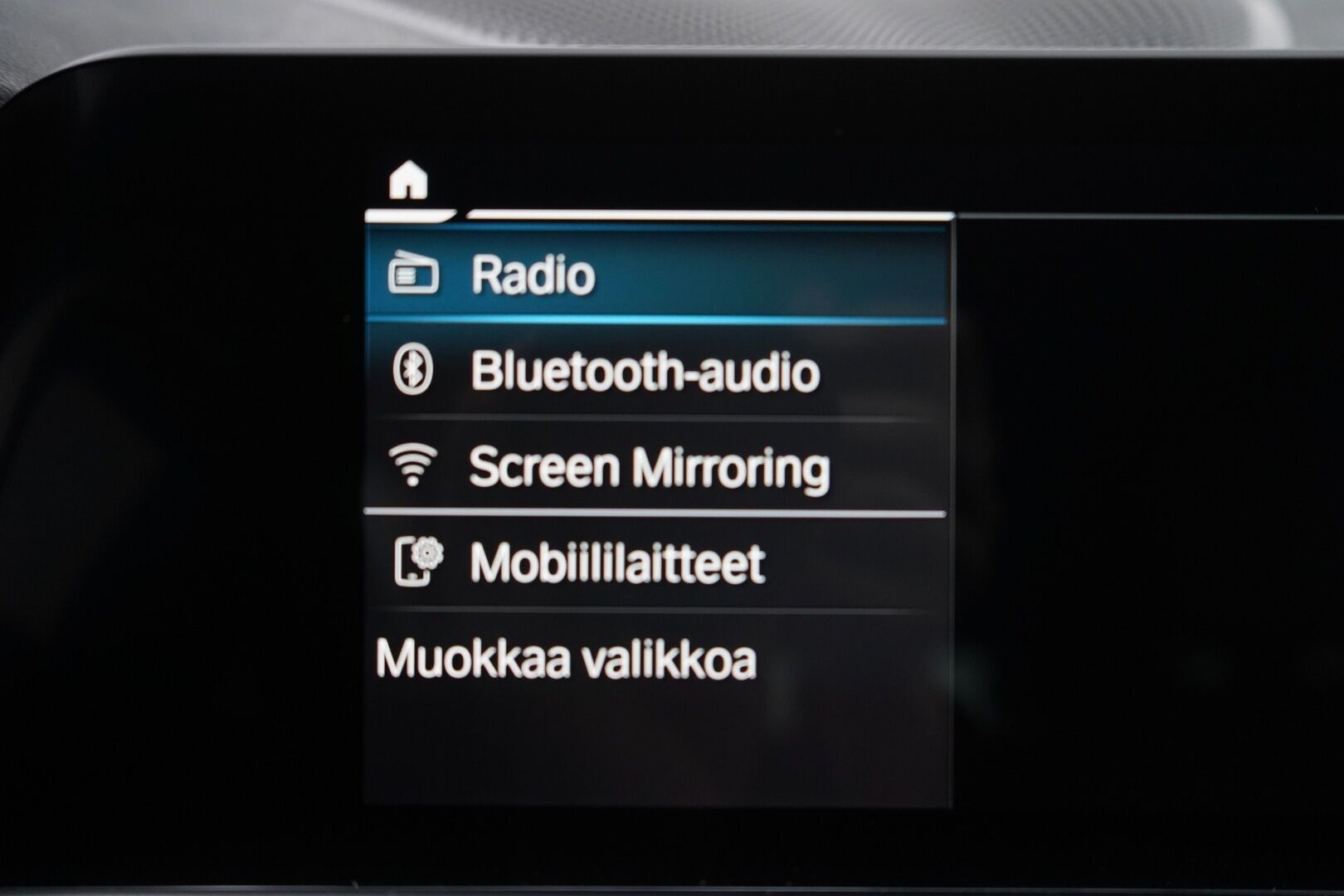 BMW 320 2022 G21 Touring 320e xDrive A Charged Edition M Sport - Edullisesti M-Sport! / 1.Om Suomi-auto / Adapt.Vakkari / Muistipenkki / Vetokoukku / Punaiset Sporttinahat / Comfort Access
