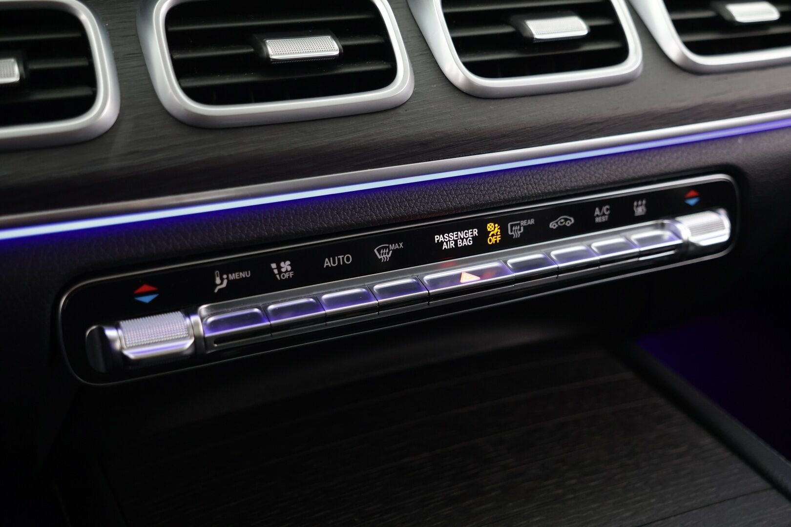 Mercedes-Benz GLE 2021 350 de 4MATIC EQ Power AMG */ Adapti vakkari / Bliss / 360-kamera / Panoraama / Widescreen / Ilma-alusta* - AMG-Styling sisä ja -ulkopaketit / AMG-vanteet / Ilma-alusta / Koukku