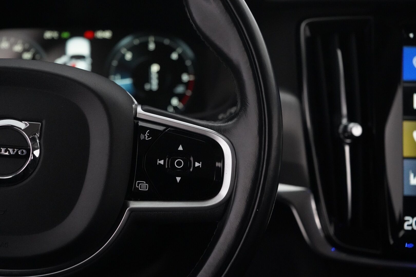 Volvo V90 2019 D4 AWD Inscription aut - ACC | Puolinahat | Koukku | Kahdet vanteet | Jakopää 2025 | Juuri huollettu - KORKO VAIN 3,99 %