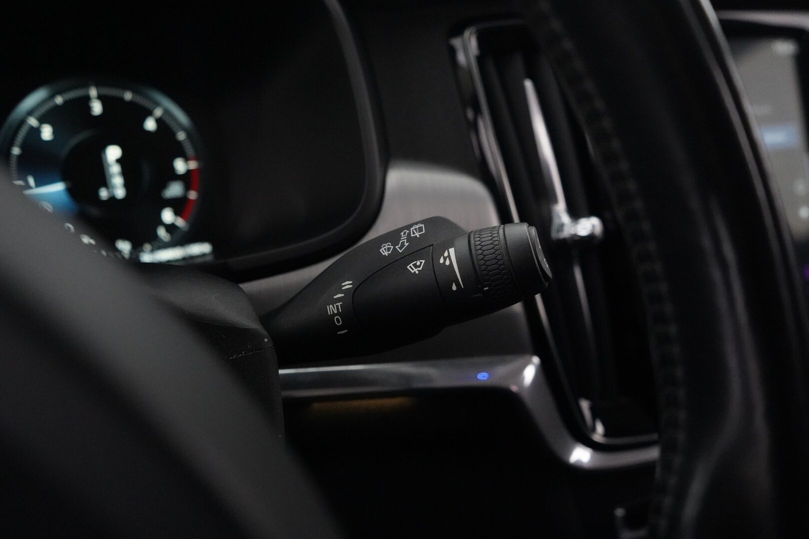 Volvo V90 2019 D4 AWD Inscription aut - ACC | Puolinahat | Koukku | Kahdet vanteet | Jakopää 2025 | Juuri huollettu - KORKO VAIN 3,99 %