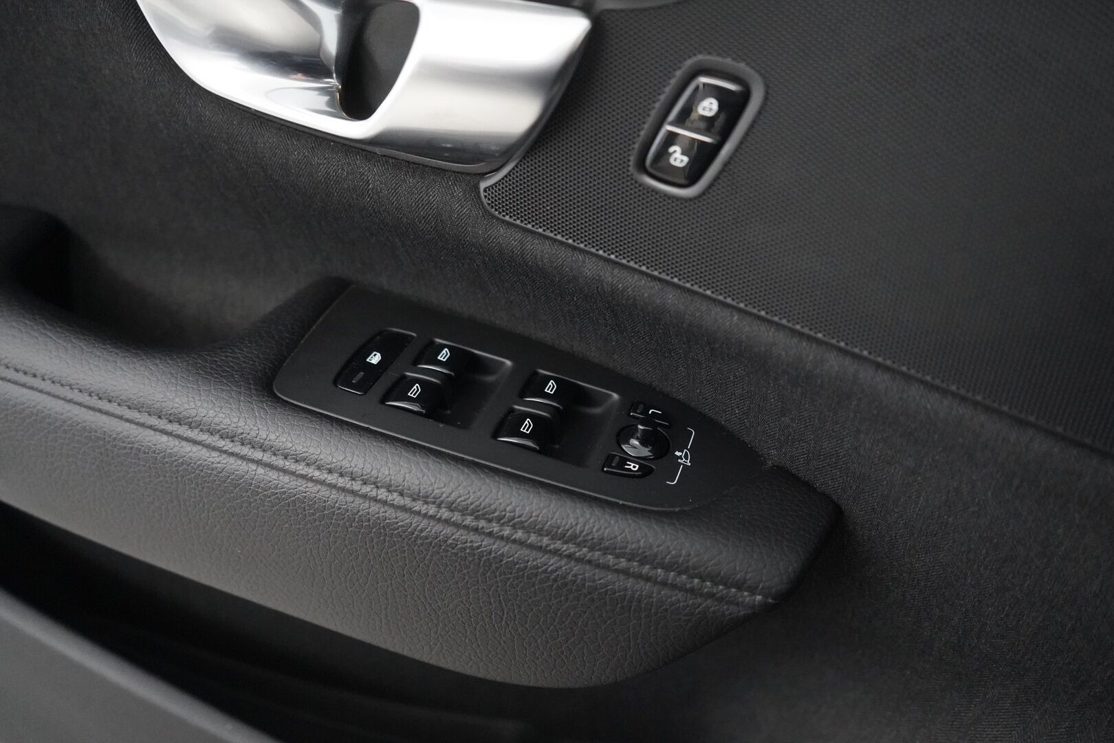 Volvo V90 2019 D4 AWD Inscription aut - ACC | Puolinahat | Koukku | Kahdet vanteet | Jakopää 2025 | Juuri huollettu - KORKO VAIN 3,99 %