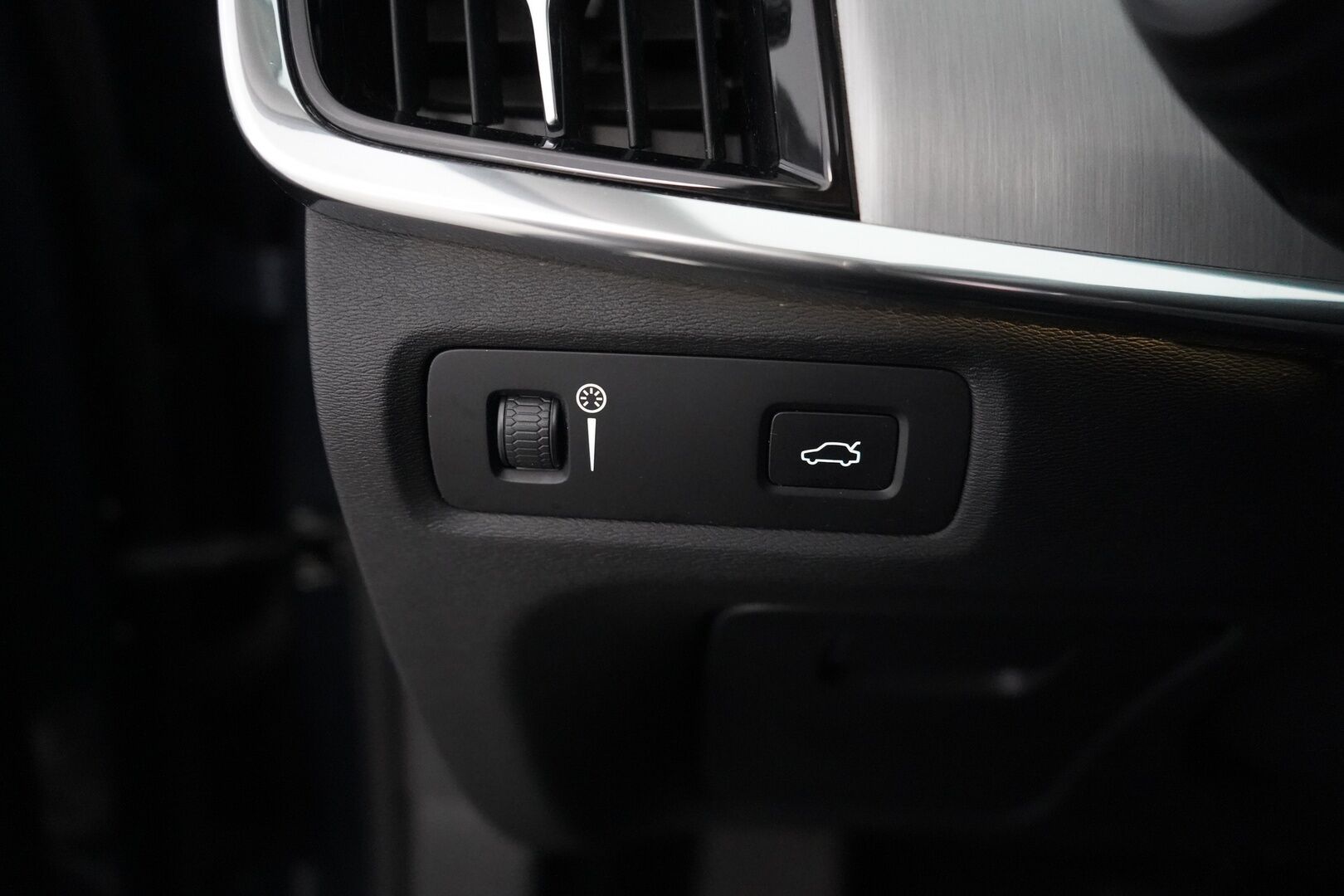 Volvo V90 2019 D4 AWD Inscription aut - ACC | Puolinahat | Koukku | Kahdet vanteet | Jakopää 2025 | Juuri huollettu - KORKO VAIN 3,99 %