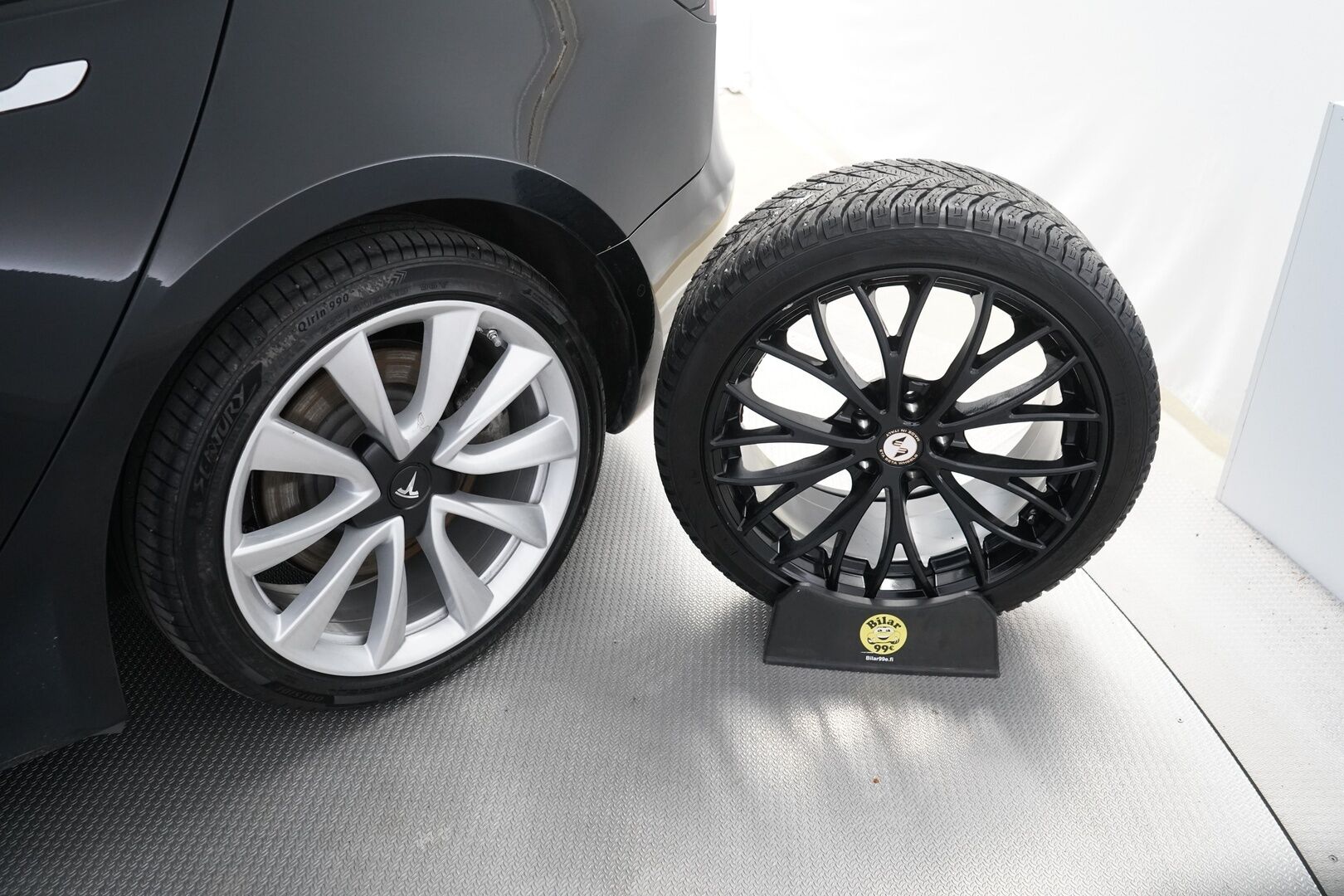 Tesla Model 3 2019 Long-Range Dual Motor AWD *Premium Audio / ACC / Lasikatto / Nahat* - Kahdet vanteet / Katsastus 03/2025 / Longrange / Neliveto