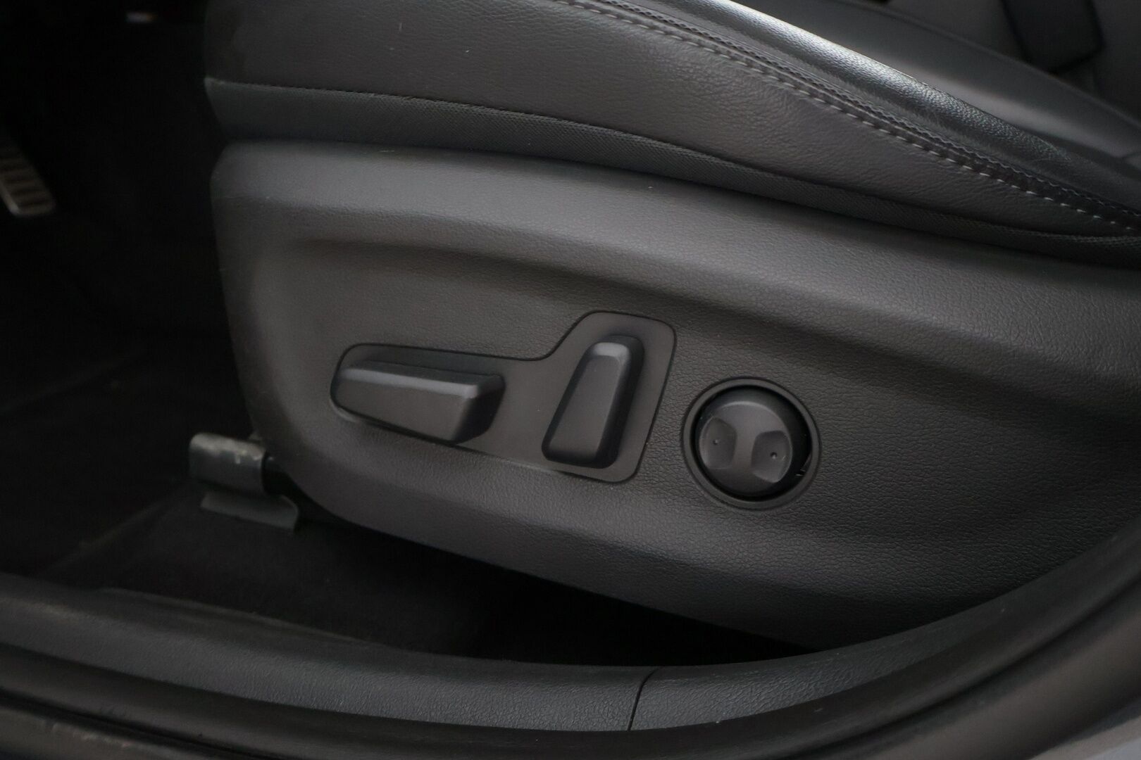 Hyundai KONA 2019 Hyundai Kona Style Hud / Krell Audio / Blis / Nahkasisusta / Ilmastoidut Penkit / Ratinlämmitin / Kattoluukku - TULOSSA MYYNTIIN! 