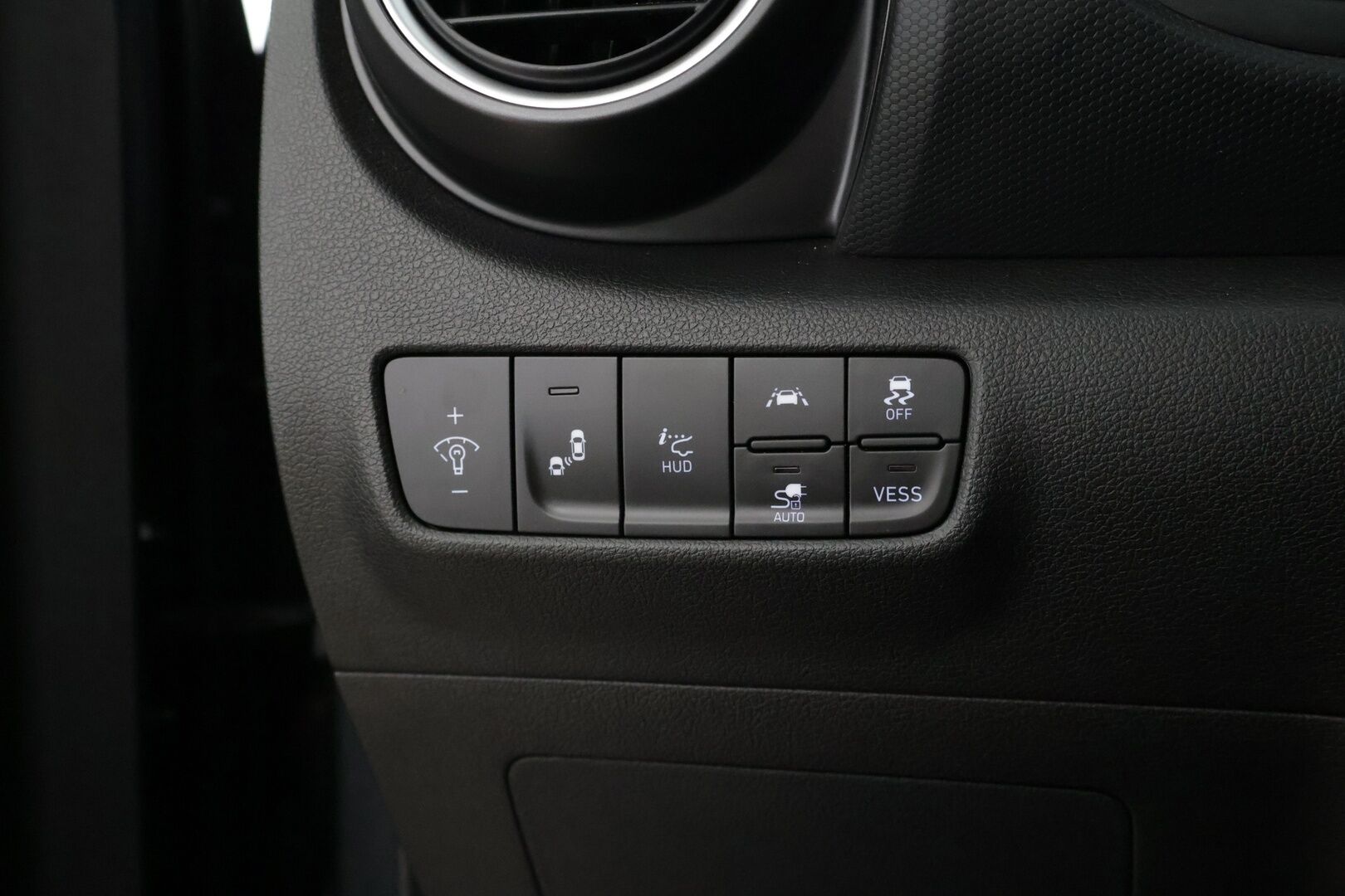Hyundai KONA 2019 Hyundai Kona Style Hud / Krell Audio / Blis / Nahkasisusta / Ilmastoidut Penkit / Ratinlämmitin / Kattoluukku - TULOSSA MYYNTIIN! 