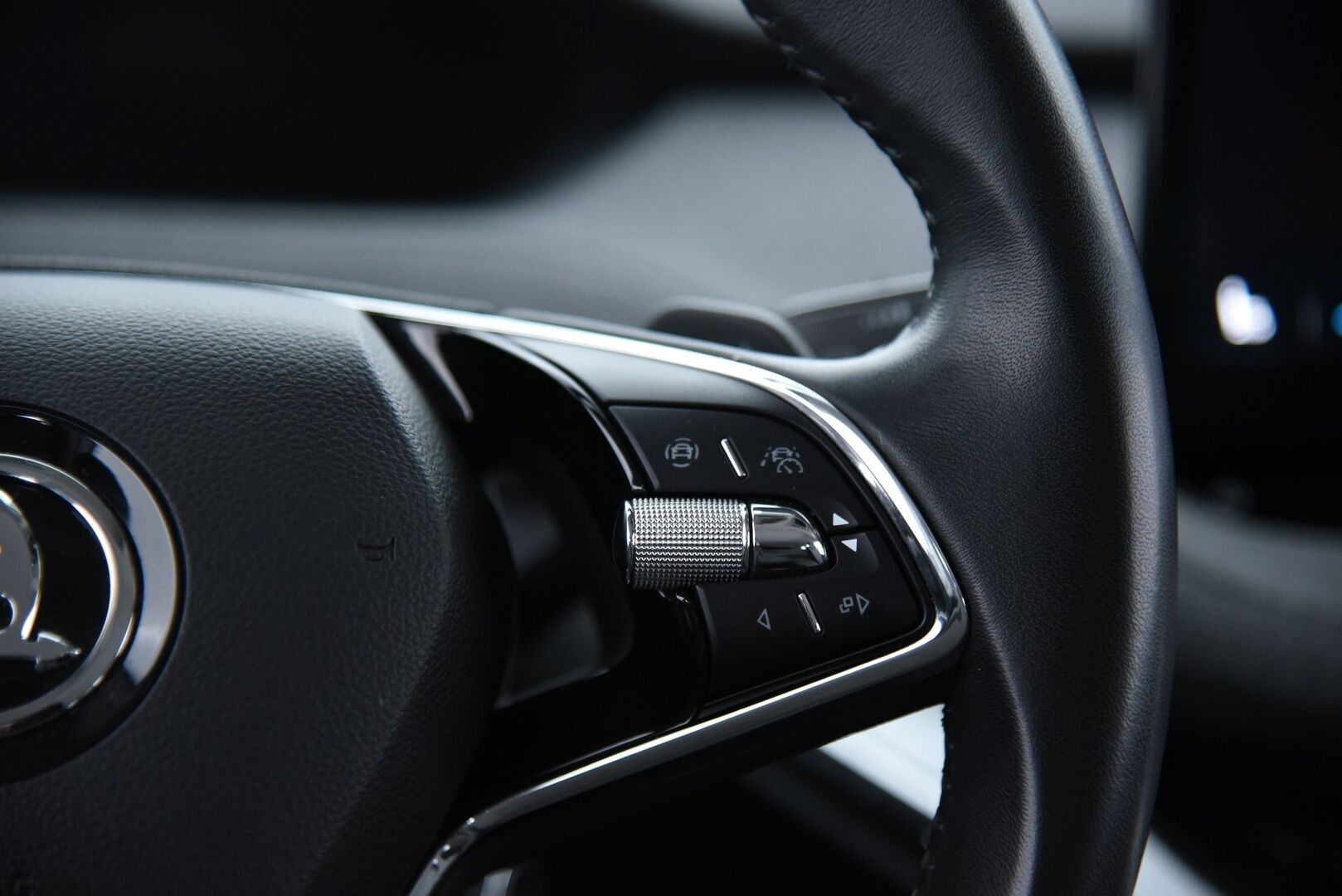Skoda Enyaq 2022 60 iV - Lämpöpumppu / Suomi-auto / P-kamera / LED / Ambiente valaistus / Apple & Android