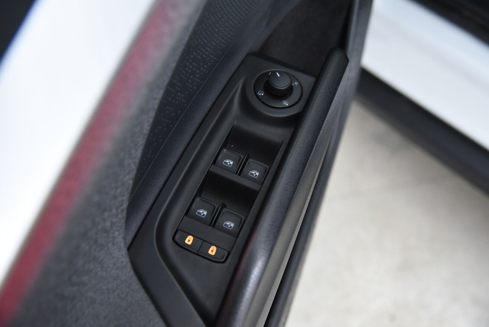 Skoda Enyaq 2022 60 iV - Lämpöpumppu / Suomi-auto / P-kamera / LED / Ambiente valaistus / Apple & Android
