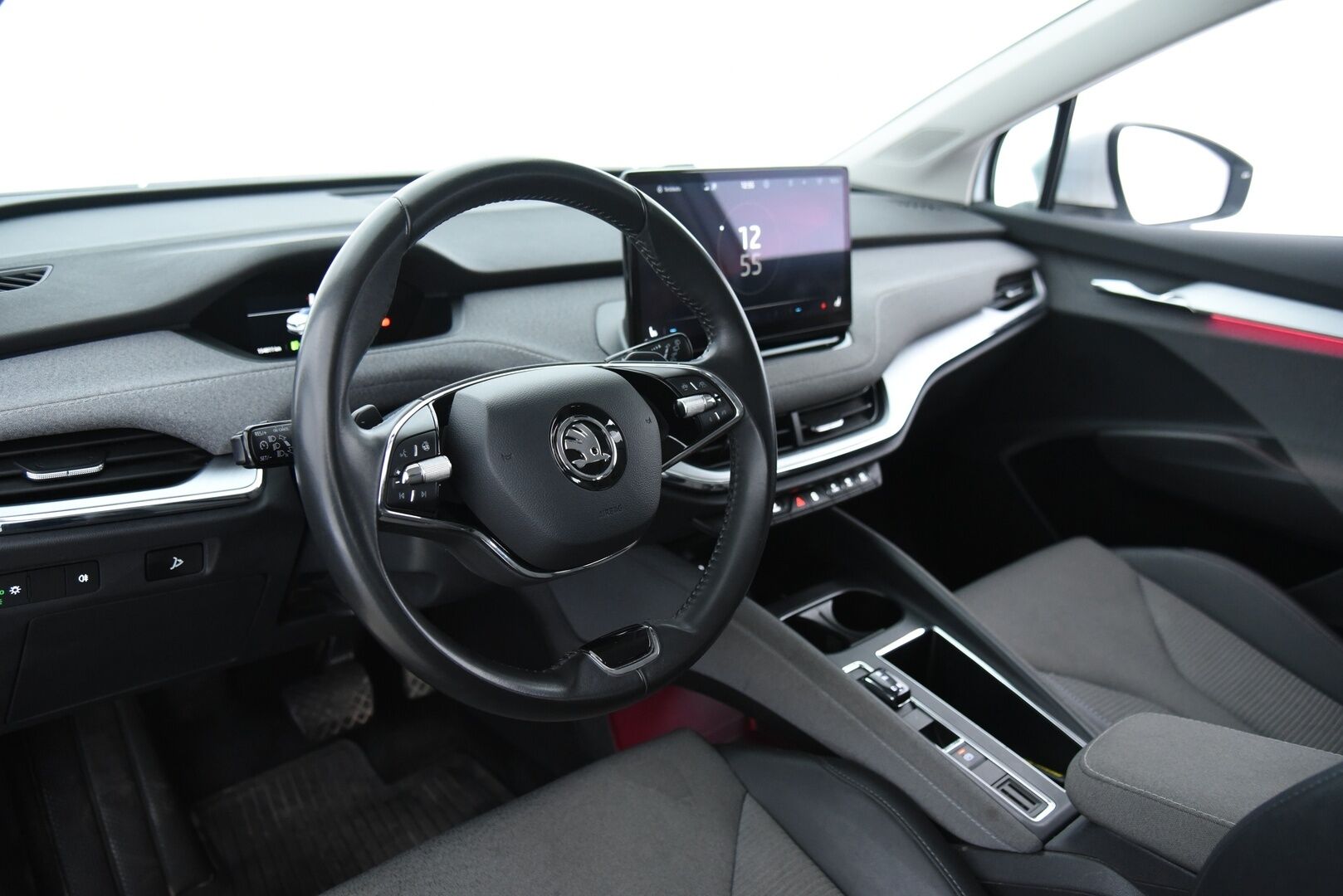 Skoda Enyaq 2022 60 iV - Lämpöpumppu / Suomi-auto / P-kamera / LED / Ambiente valaistus / Apple & Android