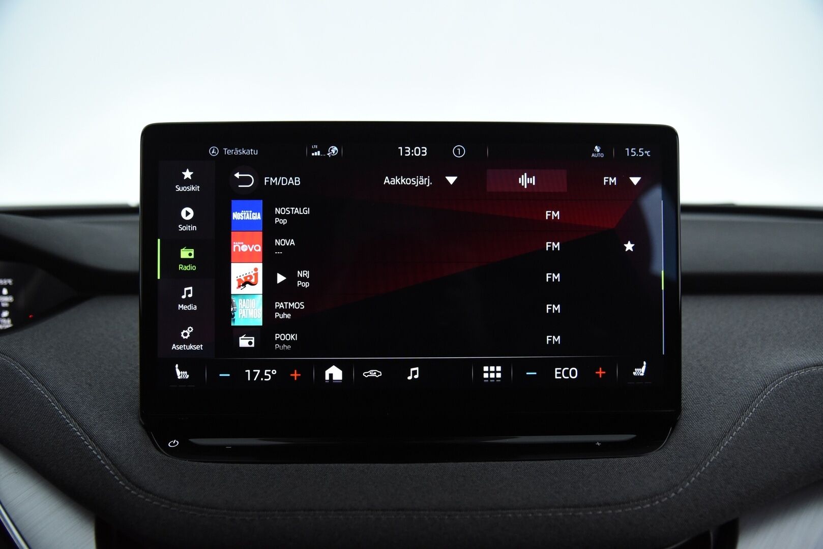 Skoda Enyaq 2022 60 iV - Lämpöpumppu / Suomi-auto / P-kamera / LED / Ambiente valaistus / Apple & Android