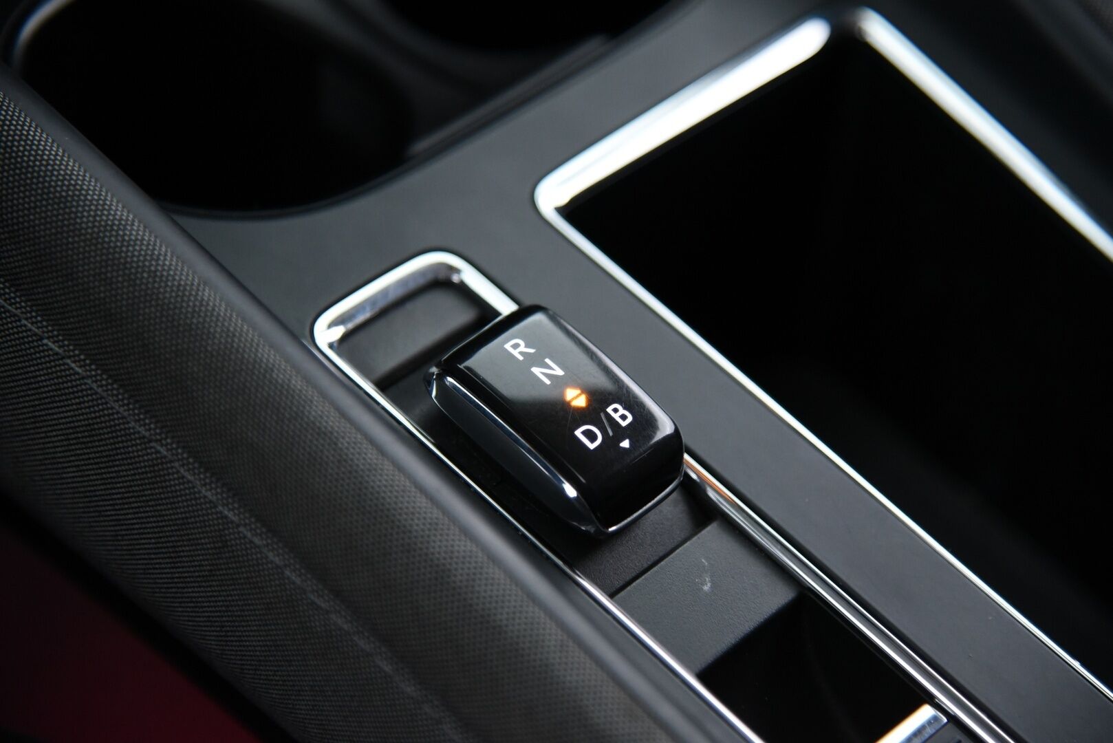 Skoda Enyaq 2022 60 iV - Lämpöpumppu / Suomi-auto / P-kamera / LED / Ambiente valaistus / Apple & Android