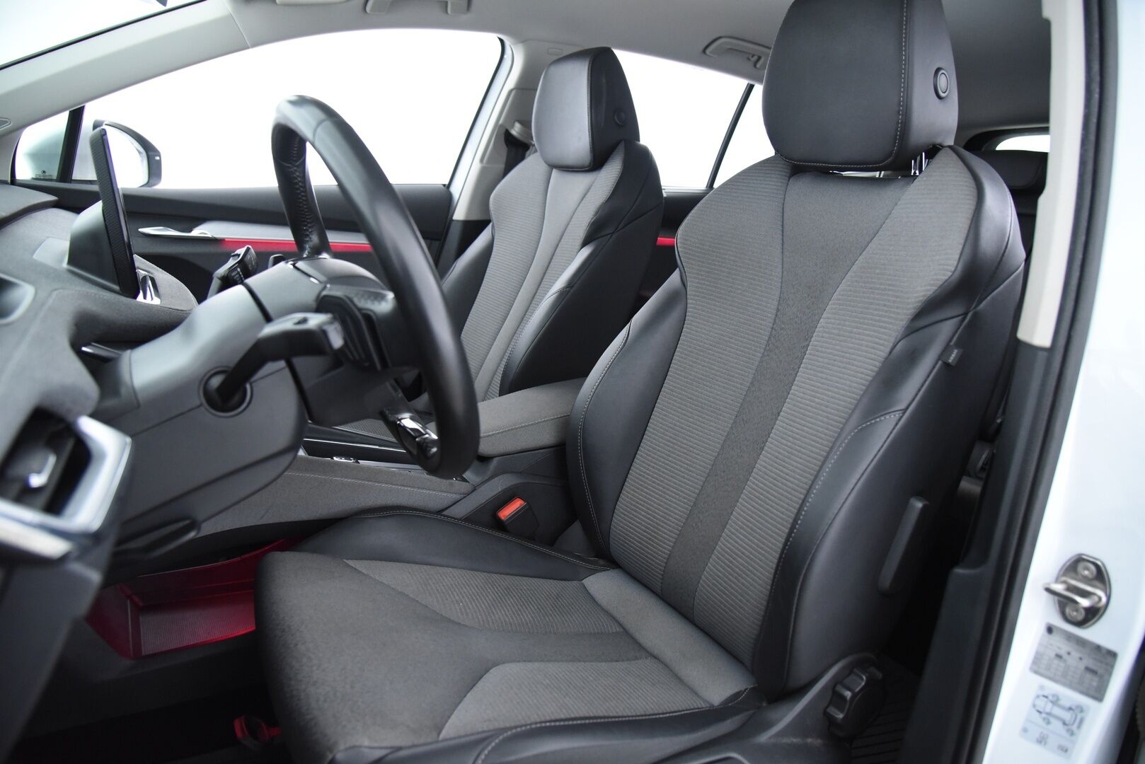 Skoda Enyaq 2022 60 iV - Lämpöpumppu / Suomi-auto / P-kamera / LED / Ambiente valaistus / Apple & Android