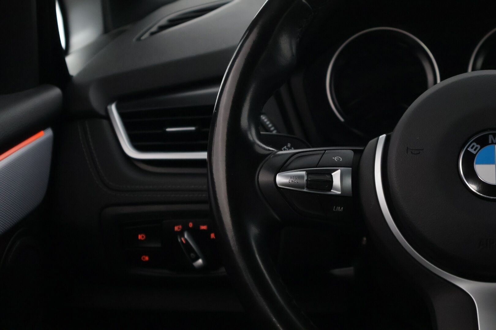 BMW 218 2021 218i Gran Tourer Farmari * P-Kamera / M-sport / 7-paikkainen / Sisätilan lämmitin / Vakkari / Vetokoukku / Applecarplay * - Siisti / 7-Paikkainen / 2xrenkaat / Hyvin huollettu 