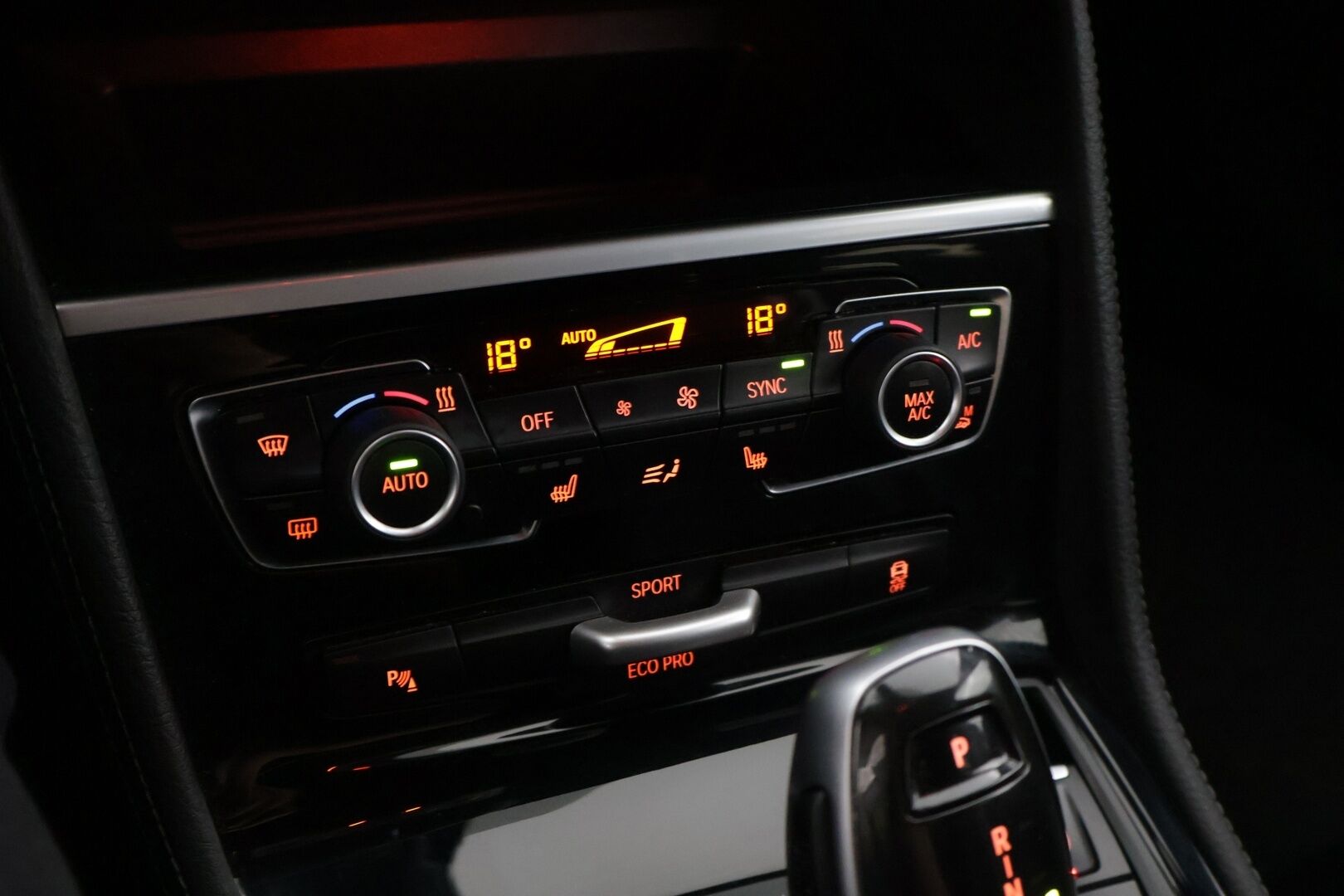 BMW 218 2021 218i Gran Tourer Farmari * P-Kamera / M-sport / 7-paikkainen / Sisätilan lämmitin / Vakkari / Vetokoukku / Applecarplay * - Siisti / 7-Paikkainen / 2xrenkaat / Hyvin huollettu 