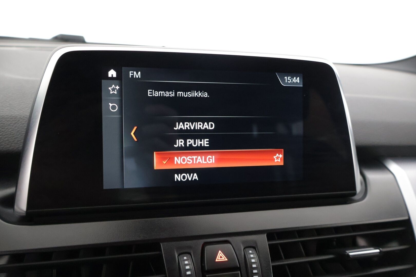 BMW 218 2021 218i Gran Tourer Farmari * P-Kamera / M-sport / 7-paikkainen / Sisätilan lämmitin / Vakkari / Vetokoukku / Applecarplay * - Siisti / 7-Paikkainen / 2xrenkaat / Hyvin huollettu 