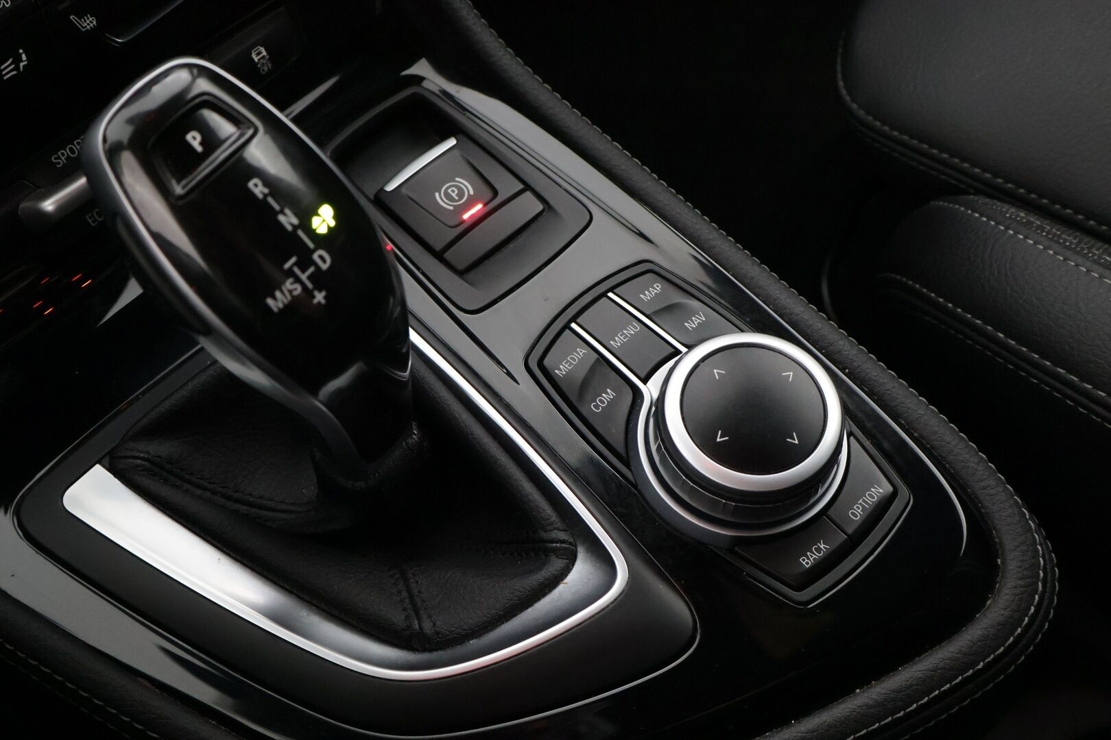 BMW 218 2021 218i Gran Tourer Farmari * P-Kamera / M-sport / 7-paikkainen / Sisätilan lämmitin / Vakkari / Vetokoukku / Applecarplay * - Siisti / 7-Paikkainen / 2xrenkaat / Hyvin huollettu 
