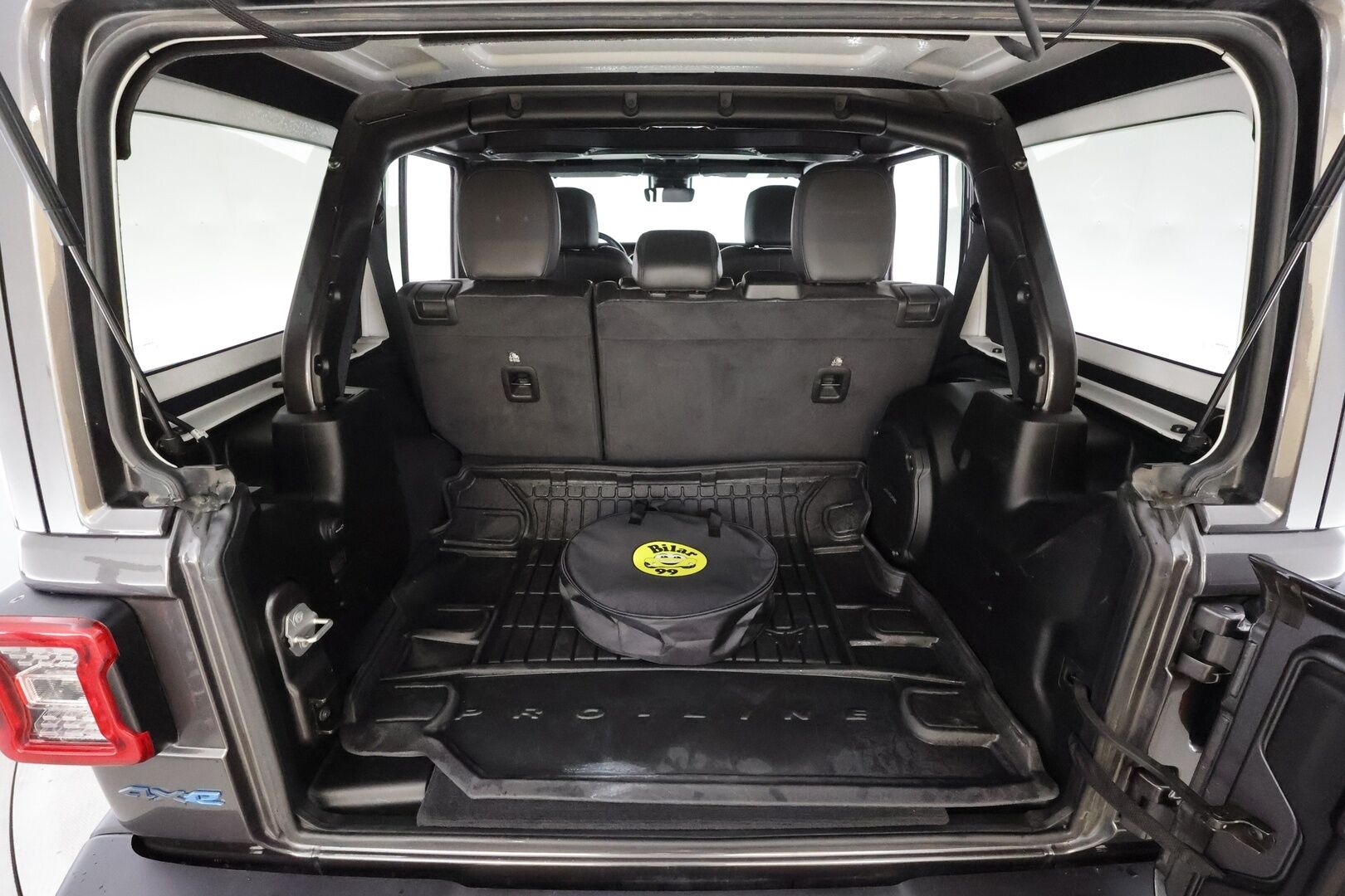 Jeep Wrangler 2021 Sahara 2.0 PHEV AT8 4x4 - | ACC | Koukku | Irroitettava katto | P.Kamera | Nahat | LED | Apple&Android | 1.Om Suomi-auto | Kahdet Renkaat |