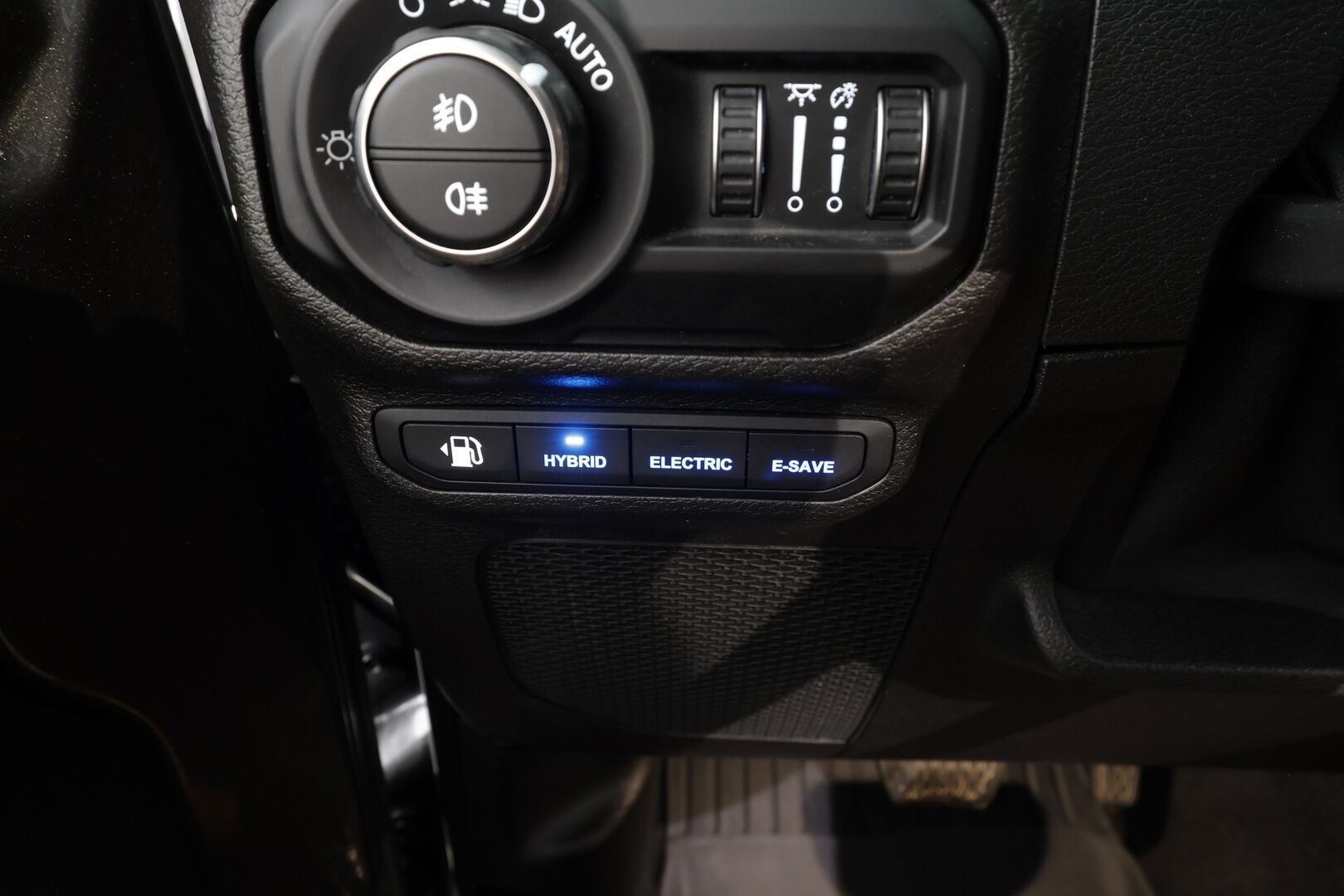 Jeep Wrangler 2021 Sahara 2.0 PHEV AT8 4x4 - | ACC | Koukku | Irroitettava katto | P.Kamera | Nahat | LED | Apple&Android | 1.Om Suomi-auto | Kahdet Renkaat |