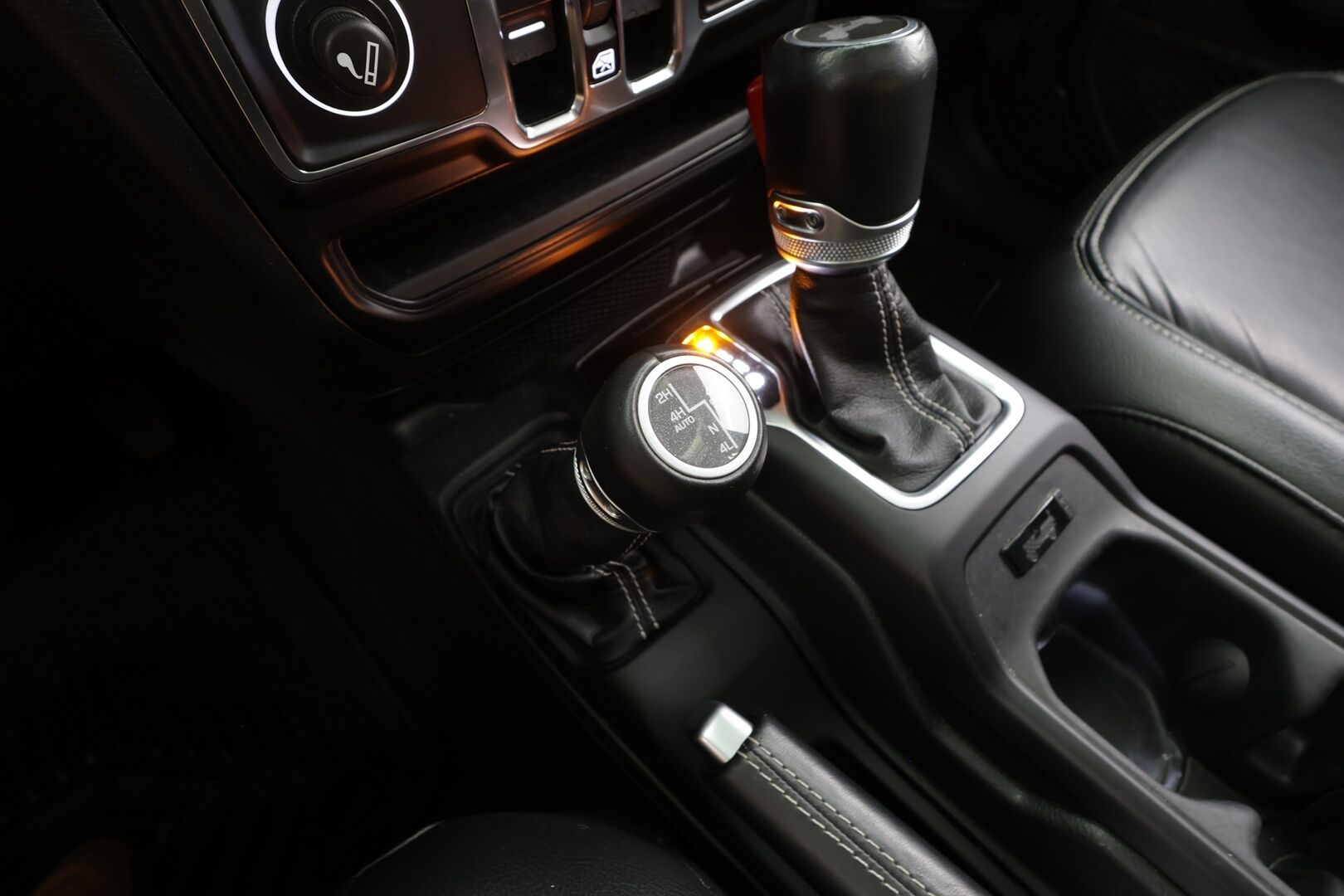 Jeep Wrangler 2021 Sahara 2.0 PHEV AT8 4x4 - | ACC | Koukku | Irroitettava katto | P.Kamera | Nahat | LED | Apple&Android | 1.Om Suomi-auto | Kahdet Renkaat |