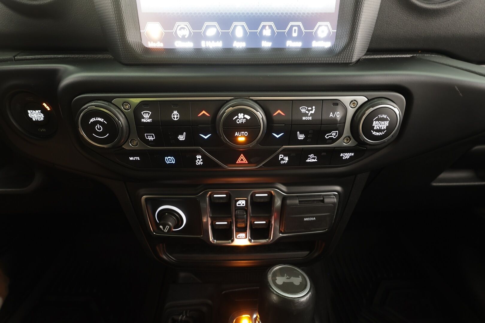 Jeep Wrangler 2021 Sahara 2.0 PHEV AT8 4x4 - | ACC | Koukku | Irroitettava katto | P.Kamera | Nahat | LED | Apple&Android | 1.Om Suomi-auto | Kahdet Renkaat |