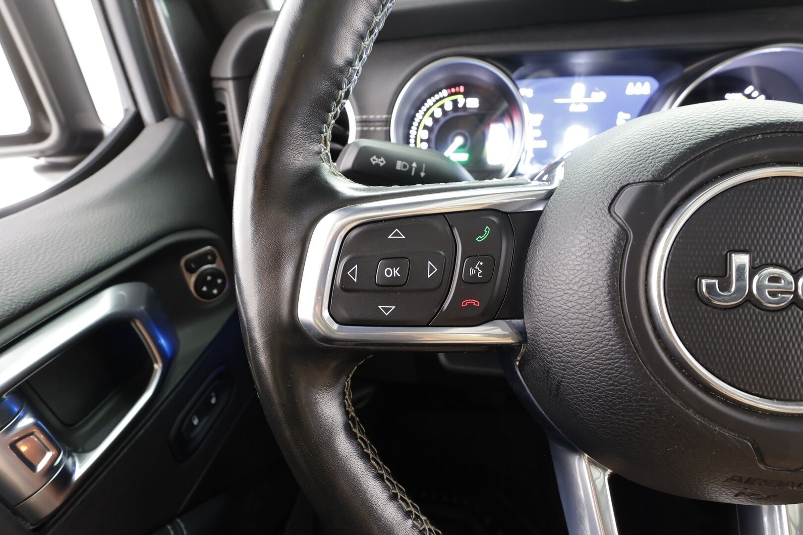 Jeep Wrangler 2021 Sahara 2.0 PHEV AT8 4x4 - | ACC | Koukku | Irroitettava katto | P.Kamera | Nahat | LED | Apple&Android | 1.Om Suomi-auto | Kahdet Renkaat |