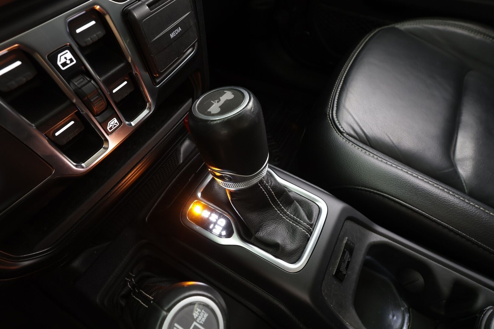 Jeep Wrangler 2021 Sahara 2.0 PHEV AT8 4x4 - | ACC | Koukku | Irroitettava katto | P.Kamera | Nahat | LED | Apple&Android | 1.Om Suomi-auto | Kahdet Renkaat |