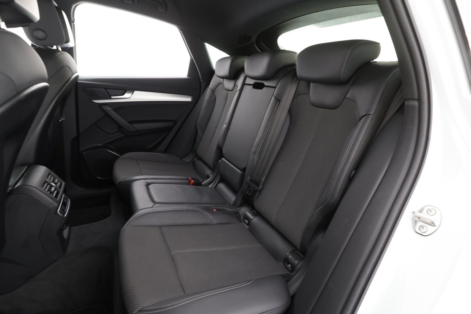 Audi Q5 2021 Q5 Sportback 50 TFSI e S-Line * ACC / Ilma-alusta / P.kamera / LED / Koukku / Sporttipenkit / Digimittaristo * - 1.Om Suomi-auto / Kahdet renkaat aluvanteilla / Merkkihuollettu - Osta nyt, maksa vasta ensi vuonna