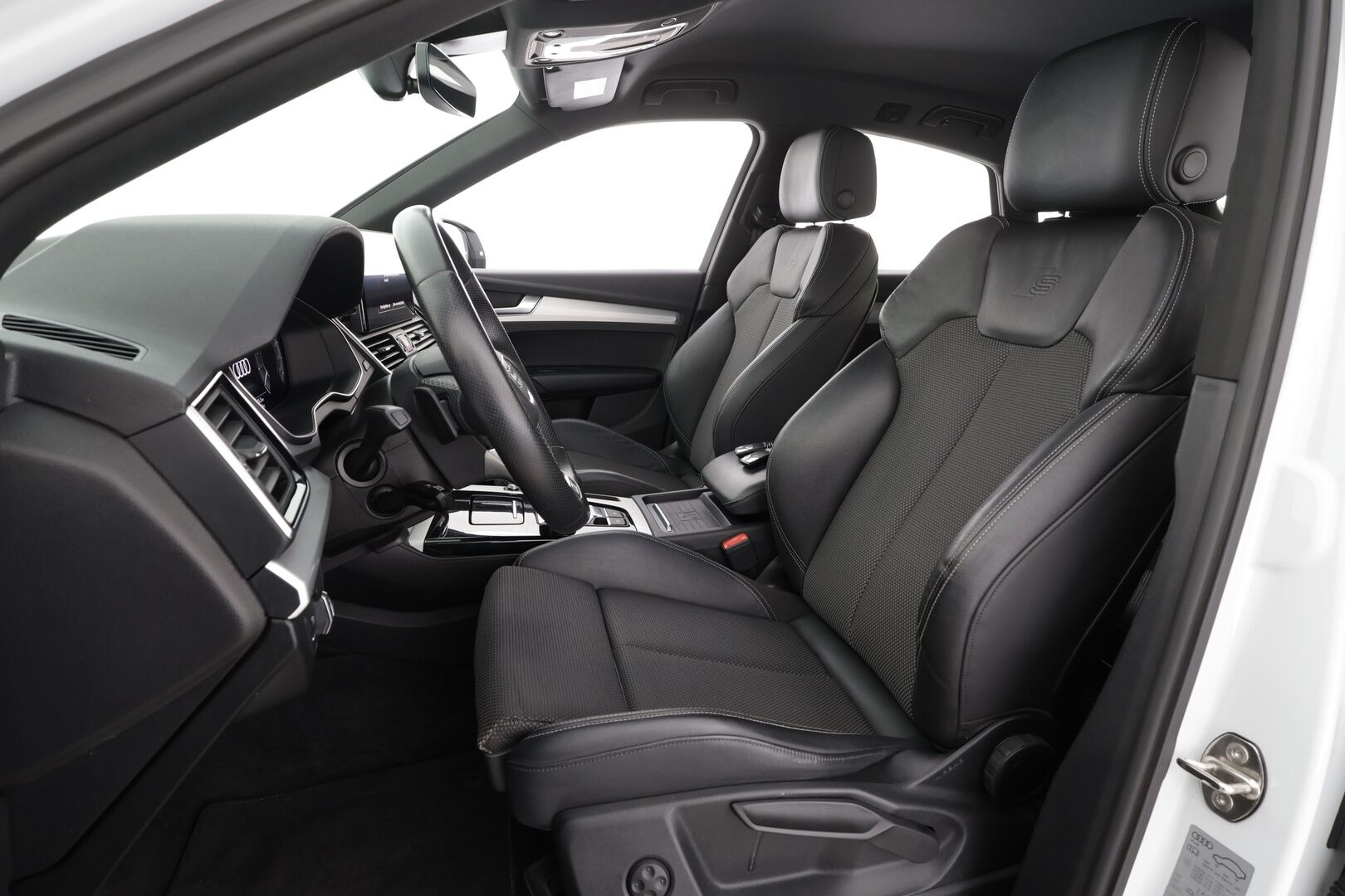 Audi Q5 2021 Q5 Sportback 50 TFSI e S-Line * ACC / Ilma-alusta / P.kamera / LED / Koukku / Sporttipenkit / Digimittaristo * - 1.Om Suomi-auto / Kahdet renkaat aluvanteilla / Merkkihuollettu - Osta nyt, maksa vasta ensi vuonna